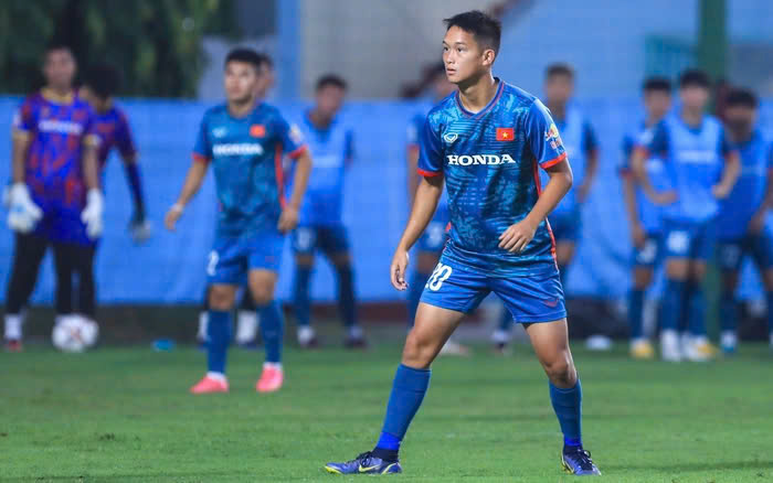 B&aacute;o Th&aacute;i Lan lo 2 sao Việt kiều n&agrave;y c&ugrave;ng U22 Việt Nam dự SEA Games- Ảnh 1.