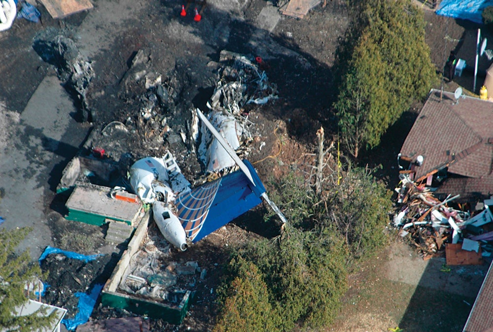 Xuy&ecirc;n đ&ecirc;m t&igrave;m nạn nh&acirc;n thảm kịch đ&acirc;m m&aacute;y bay tại Mỹ- Ảnh 12.