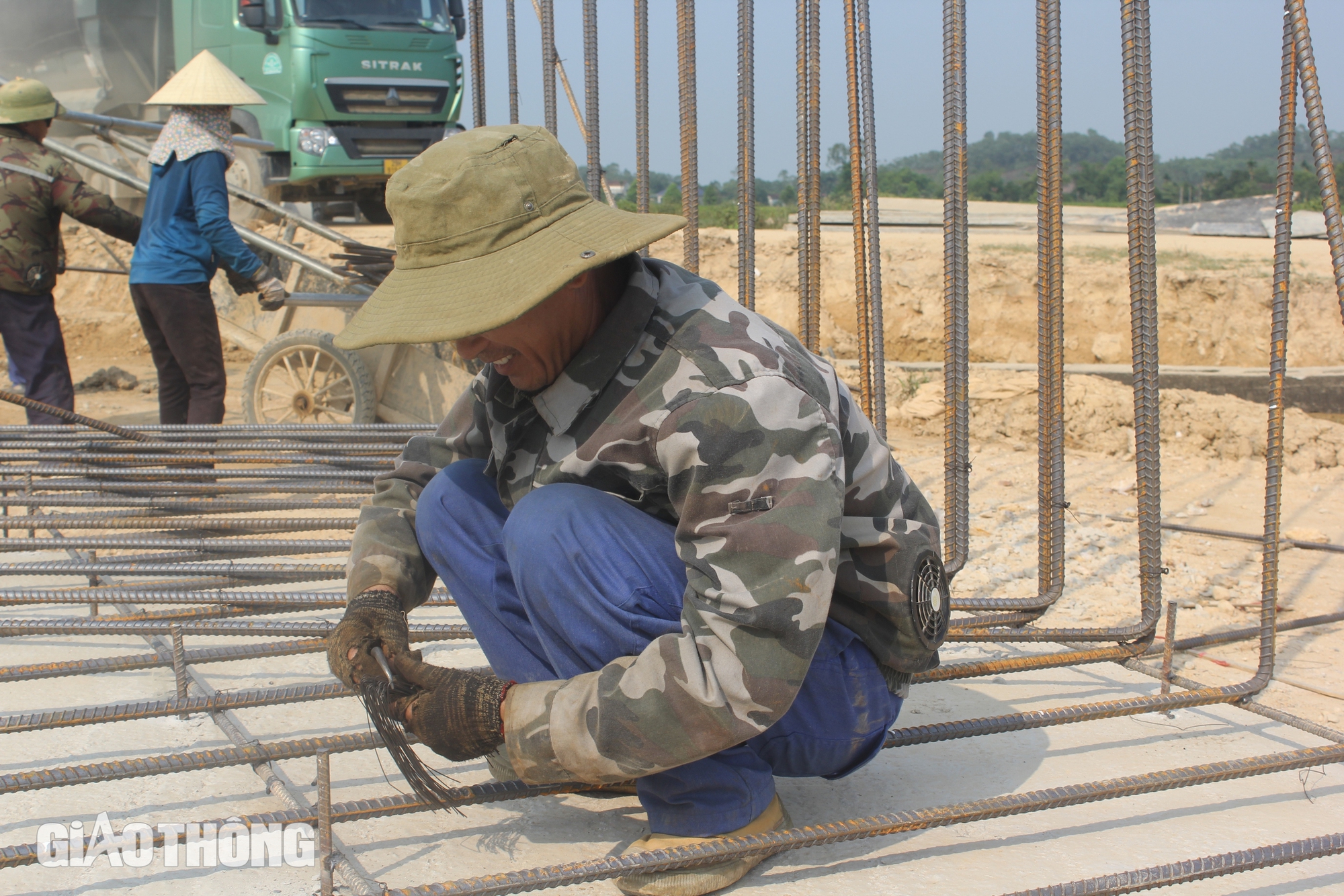 Tết kh&ocirc;ng nghỉ tr&ecirc;n c&ocirc;ng trường cao tốc- Ảnh 2.