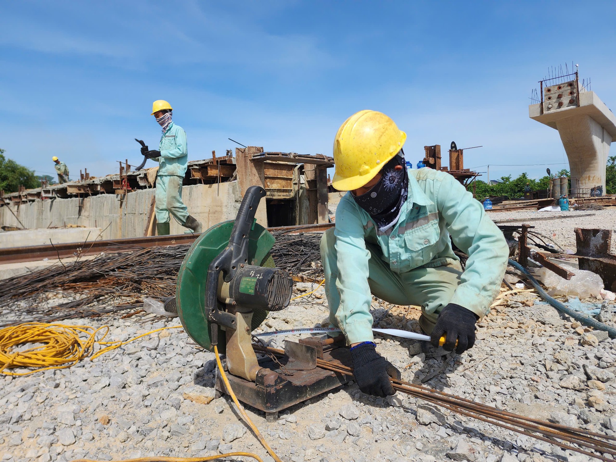 Tết kh&ocirc;ng nghỉ tr&ecirc;n c&ocirc;ng trường cao tốc- Ảnh 10.