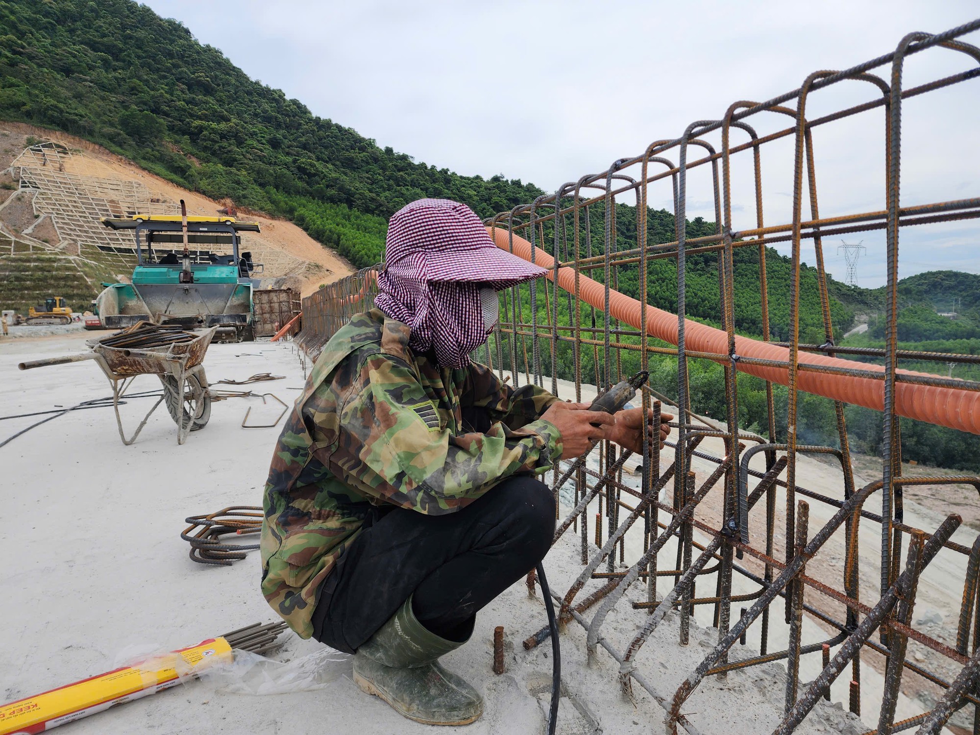 Tết kh&ocirc;ng nghỉ tr&ecirc;n c&ocirc;ng trường cao tốc- Ảnh 4.