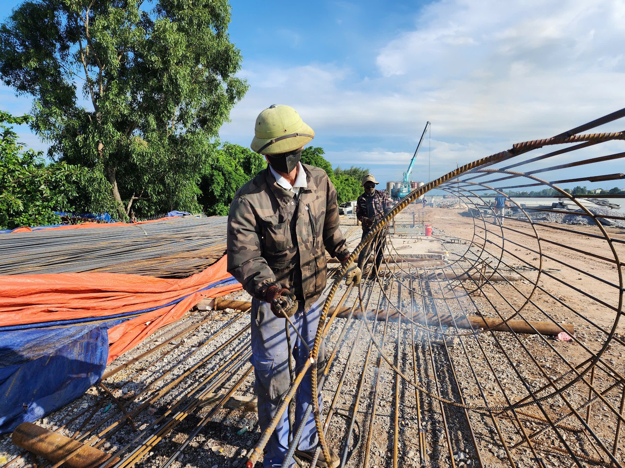 Tết kh&ocirc;ng nghỉ tr&ecirc;n c&ocirc;ng trường cao tốc- Ảnh 3.