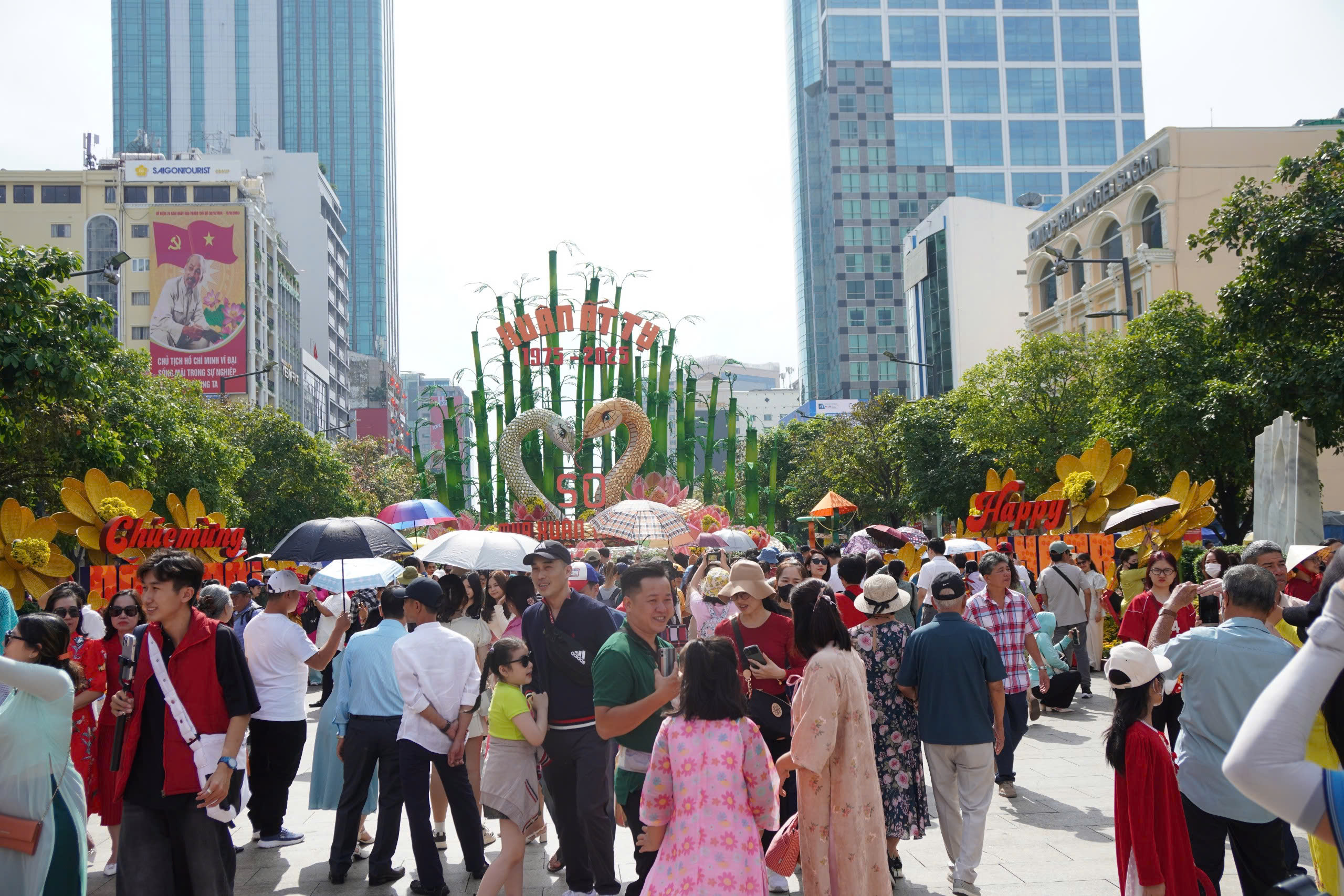 C&aacute;c điểm vui chơi TP.HCM h&uacute;t kh&aacute;ch dịp tết Ất Tỵ- Ảnh 9.