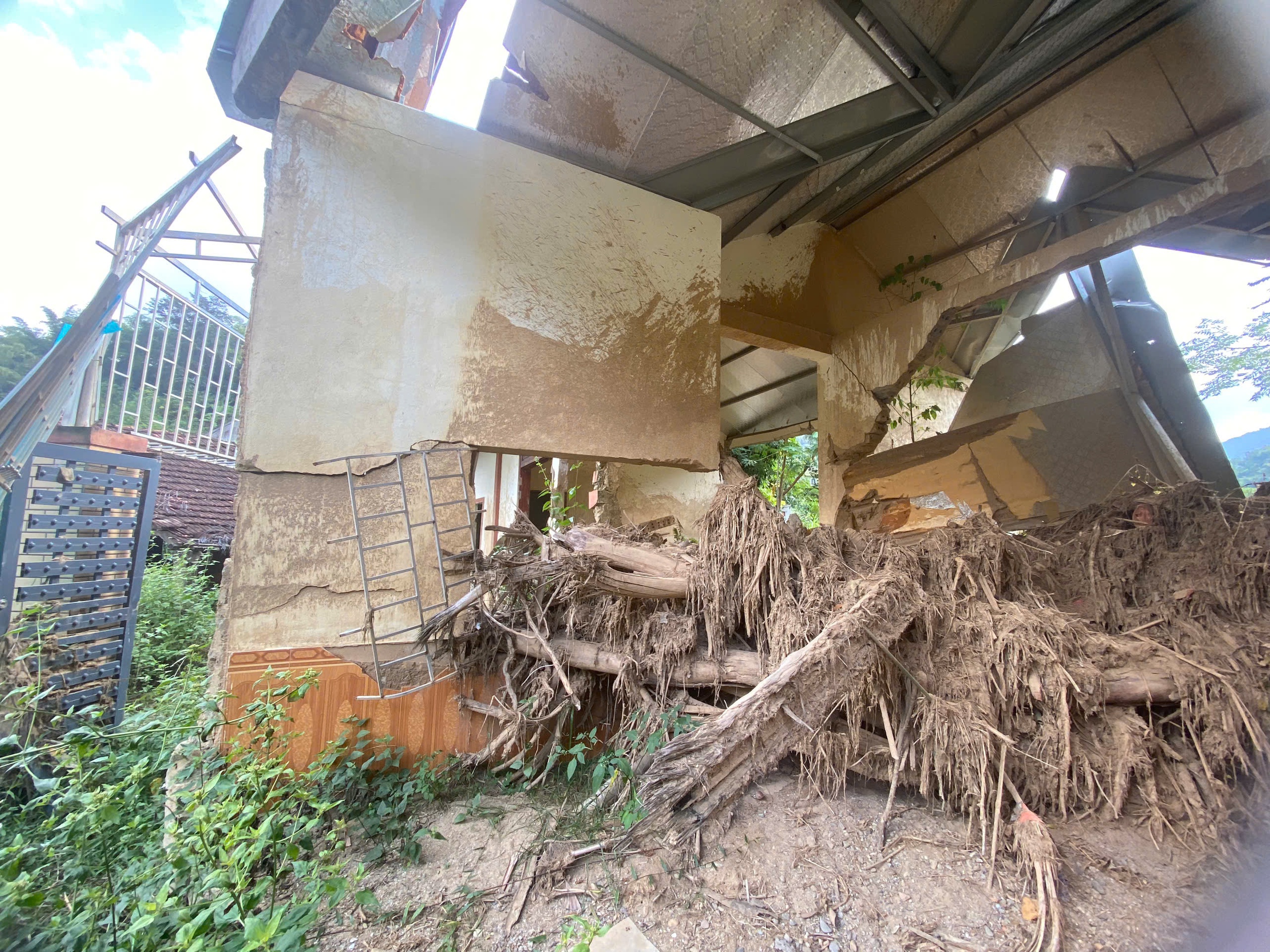 Người dân vùng lũ quét kinh hoàng xứ Nghệ nhận đất tái định cư ngay đầu xuân mới- Ảnh 3. Người dân vùng lũ quét kinh hoàng xứ Nghệ nhận đất tái định cư ngay đầu xuân mới- Ảnh 3.