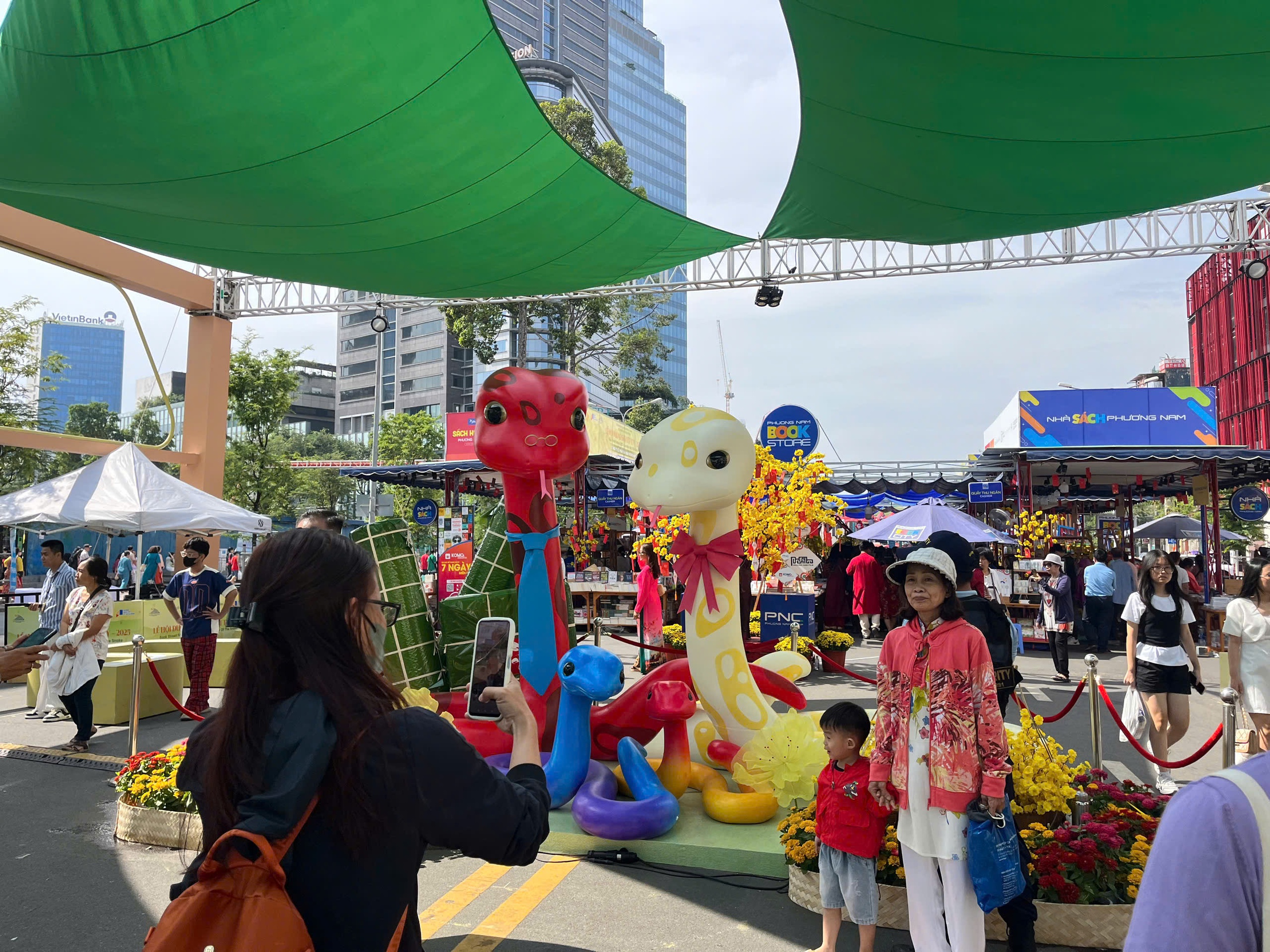 C&aacute;c điểm vui chơi TP.HCM h&uacute;t kh&aacute;ch dịp tết Ất Tỵ- Ảnh 8.