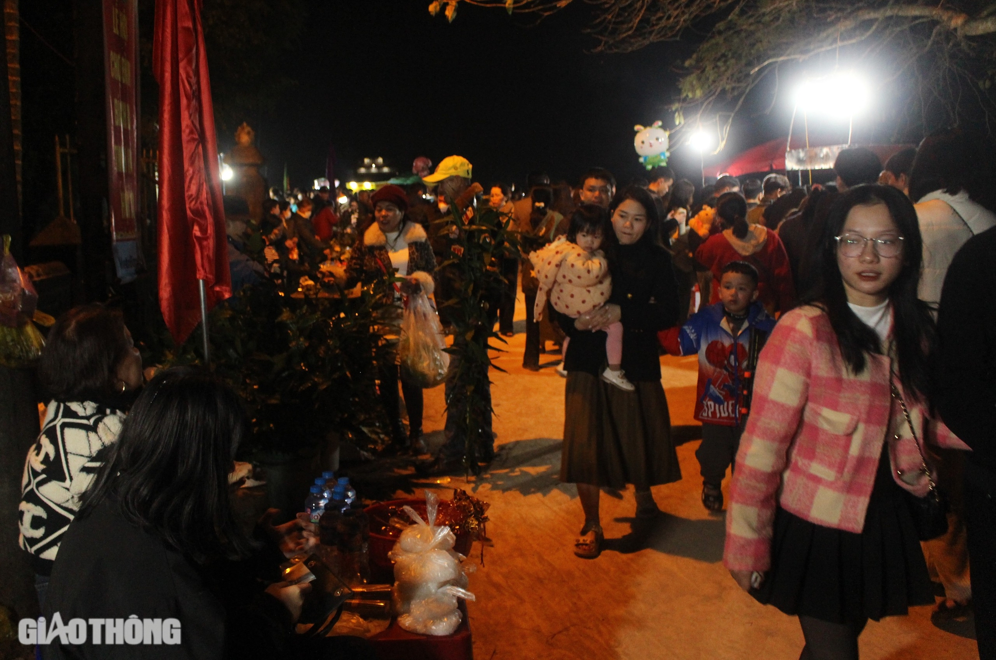 Độc đáo phiên chợ mỗi năm họp một lần lúc nửa đêm ở Quảng Trị- Ảnh 1. Độc đáo phiên chợ mỗi năm họp một lần lúc nửa đêm ở Quảng Trị- Ảnh 1.