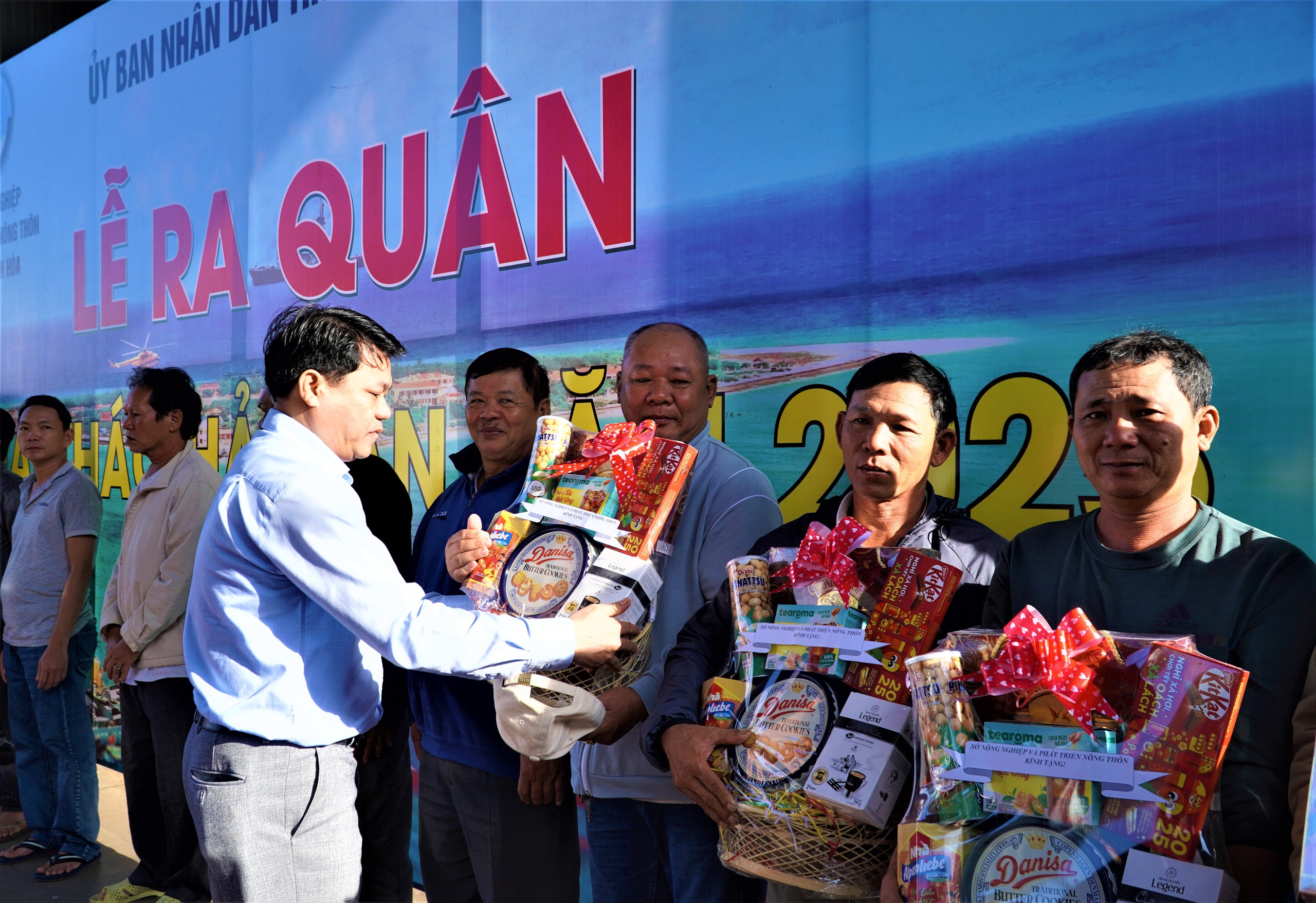 Hơn 100 t&agrave;u c&aacute; Kh&aacute;nh H&ograve;a vươn khơi, b&aacute;m biển xuy&ecirc;n Tết- Ảnh 4.