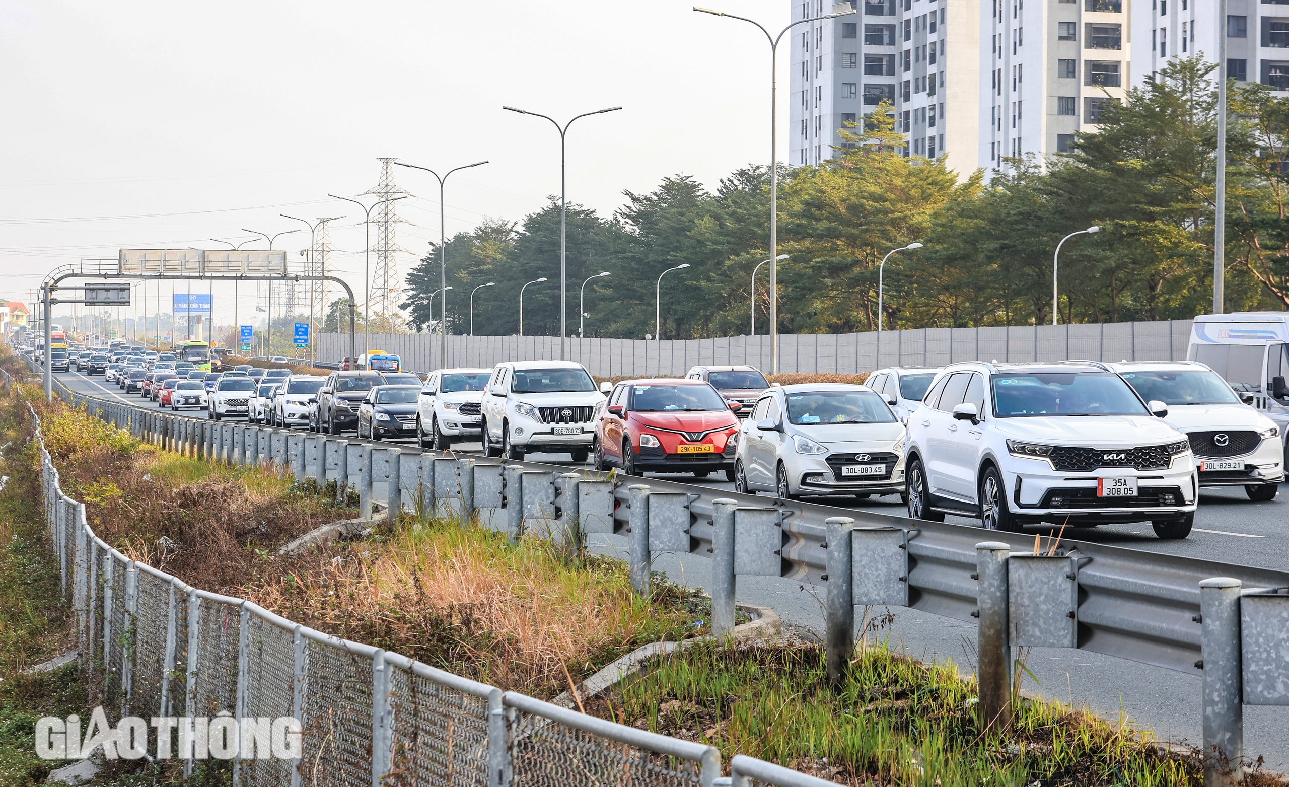 Cao tốc Ph&aacute;p V&acirc;n - Cầu Giẽ &ugrave;n ứ k&eacute;o d&agrave;i chiều m&ugrave;ng 3 Tết- Ảnh 10.