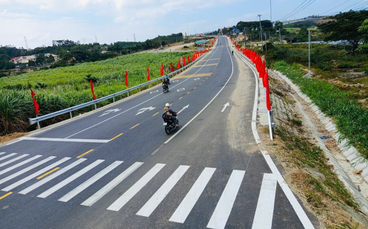 Ngắm QL19 kết nối tỉnh Gia Lai v&agrave; B&igrave;nh Định vừa ho&agrave;n th&agrave;nh- Ảnh 2.