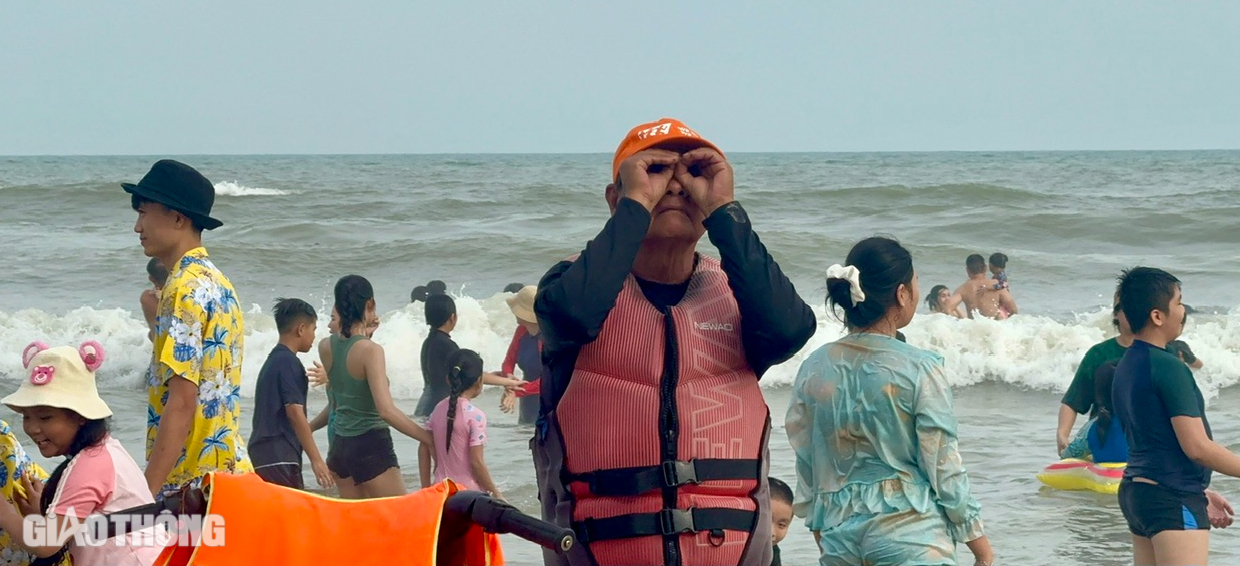 Phố biển Vũng Tàu đông nghẹt du khách ngày mùng 3 Tết- Ảnh 3. Phố biển Vũng Tàu đông nghẹt du khách ngày mùng 3 Tết- Ảnh 3.