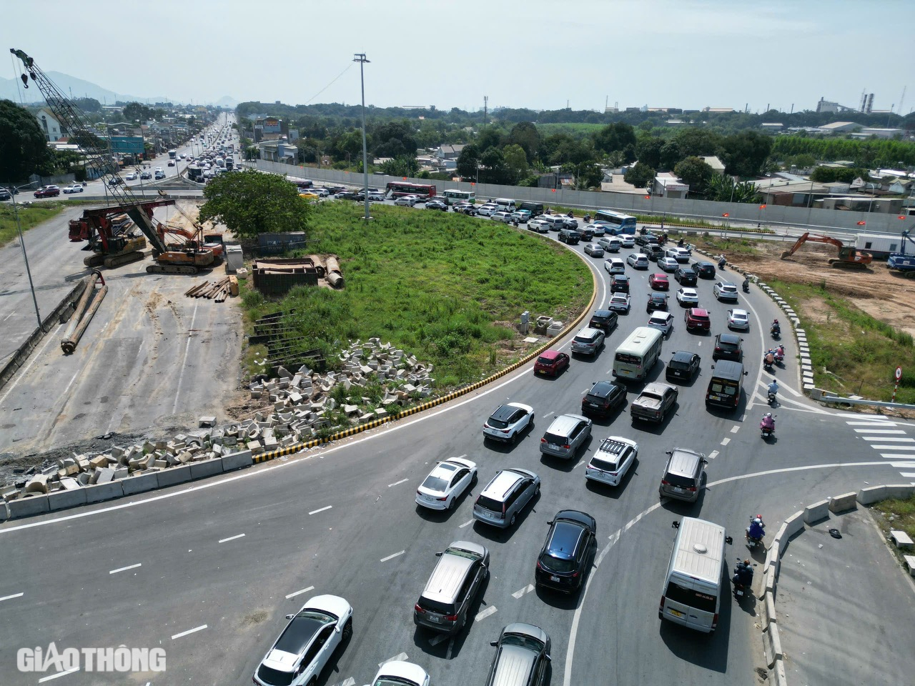 Phố biển Vũng Tàu đông nghẹt du khách ngày mùng 3 Tết- Ảnh 6. Phố biển Vũng Tàu đông nghẹt du khách ngày mùng 3 Tết- Ảnh 6.