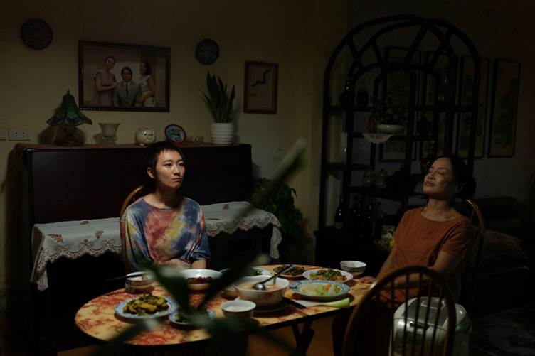 "Mưa tr&ecirc;n c&aacute;nh bướm": Sự thật ph&iacute;a sau vụ ngoại t&igrave;nh của người chồng- Ảnh 1.