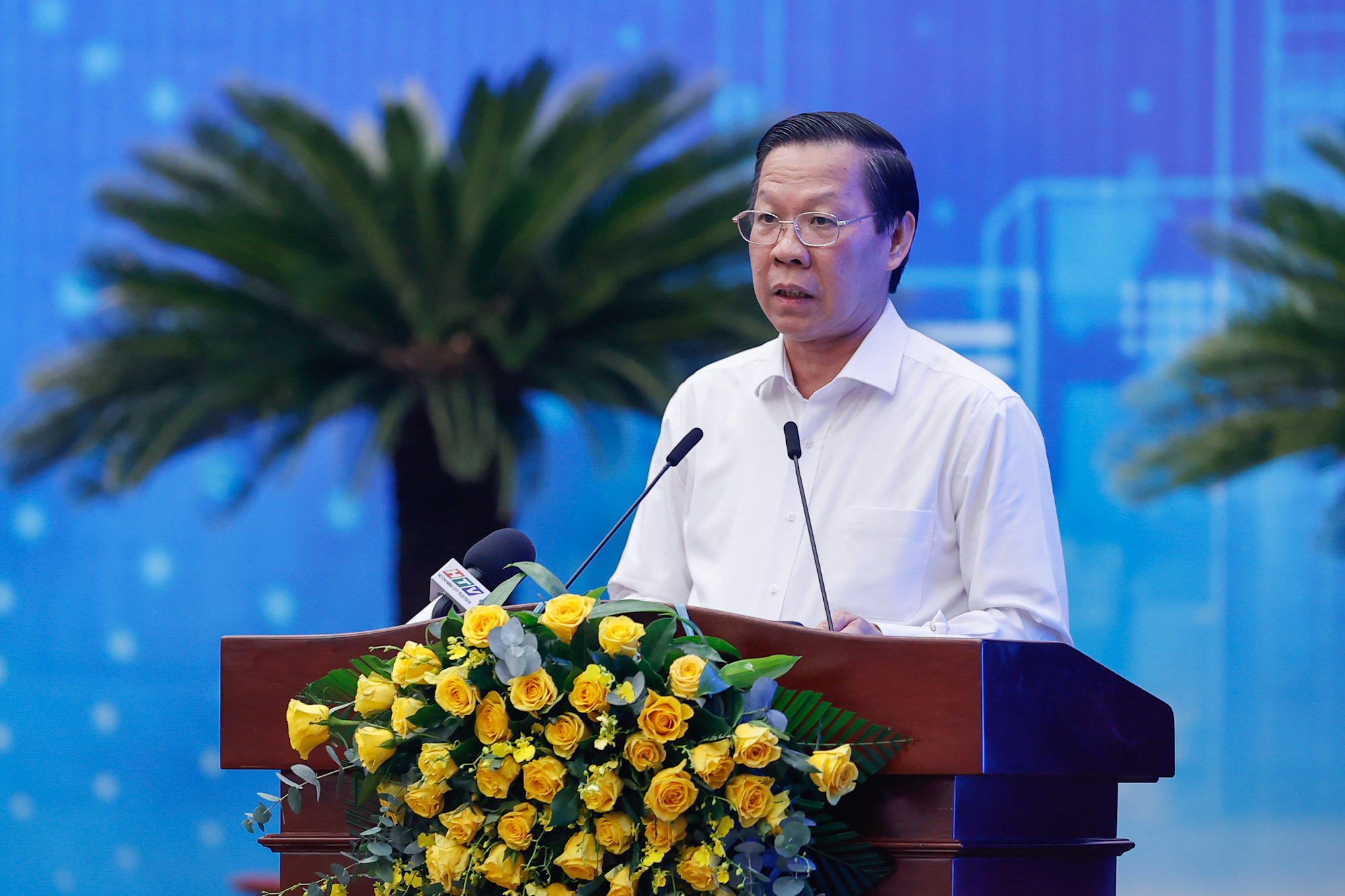 Thủ tướng: TP.HCM mở hướng ph&aacute;t triển kh&ocirc;ng gian vũ trụ, kh&ocirc;ng gian ngầm v&agrave; biển- Ảnh 2.