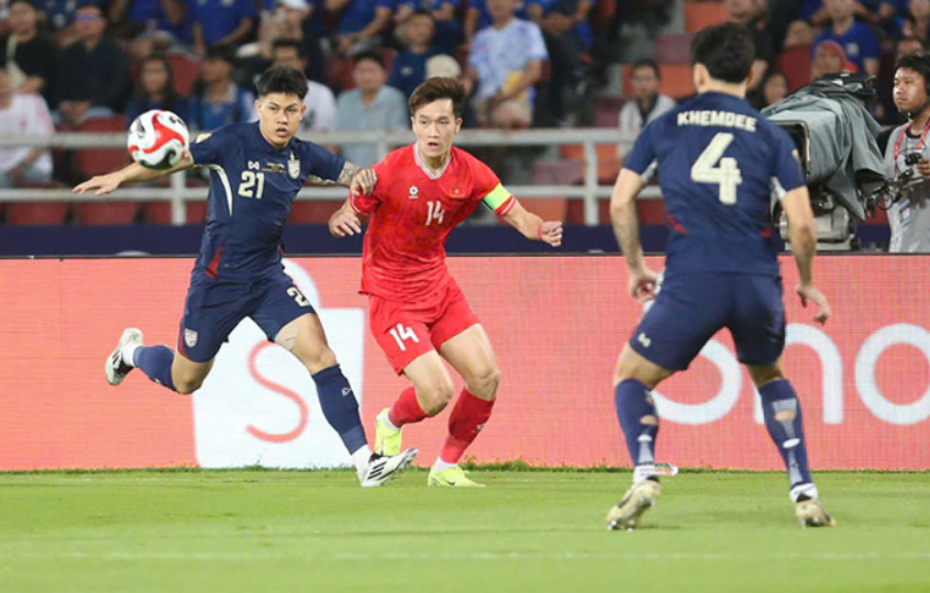 Hạ Th&aacute;i Lan theo kịch bản kh&ocirc;ng tưởng, tuyển Việt Nam lần thứ 3 v&ocirc; địch AFF Cup- Ảnh 2.
