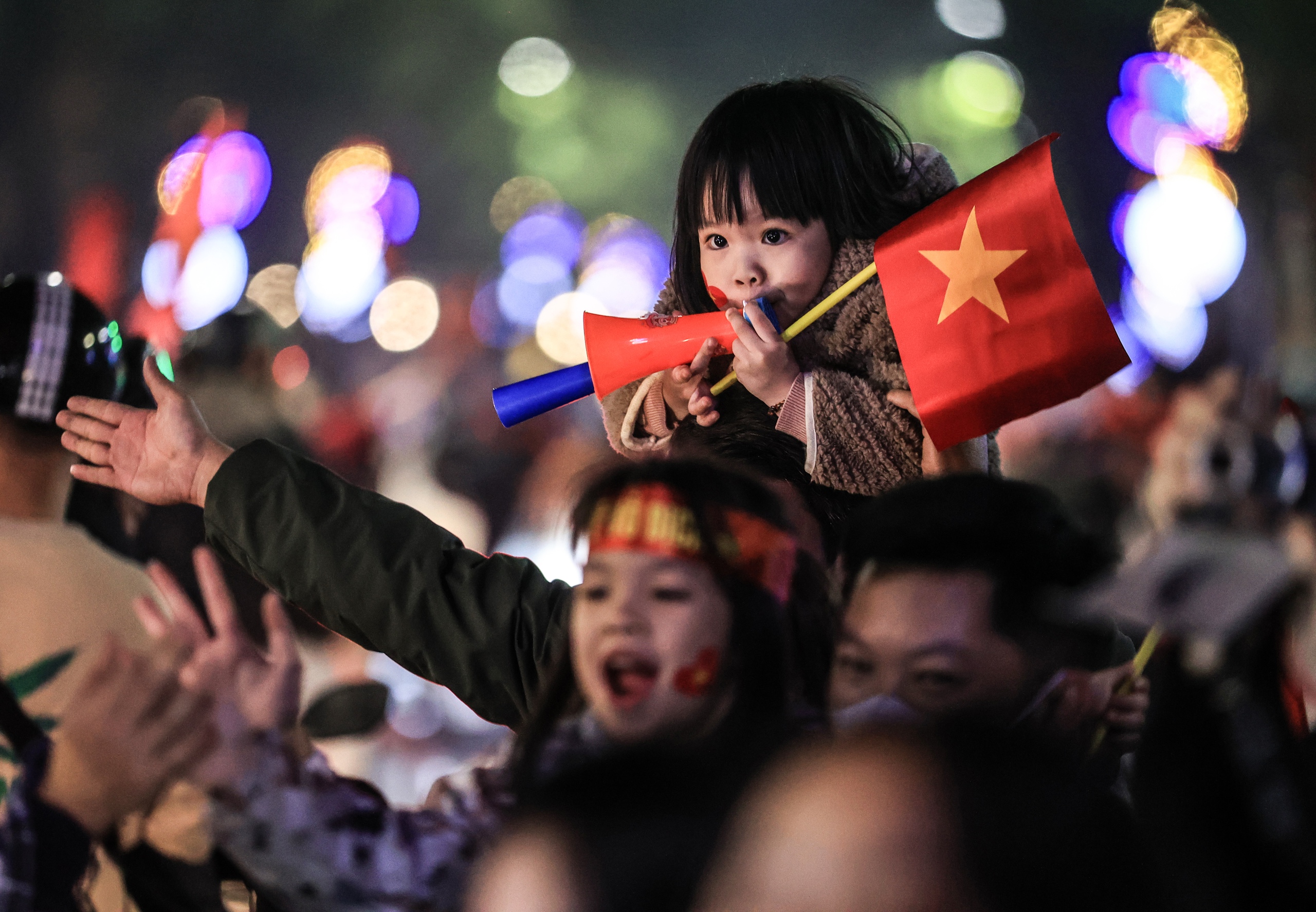 Biển người đổ ra đường mừng tuyển Việt Nam v&ocirc; địch ASEAN Cup 2024- Ảnh 12.