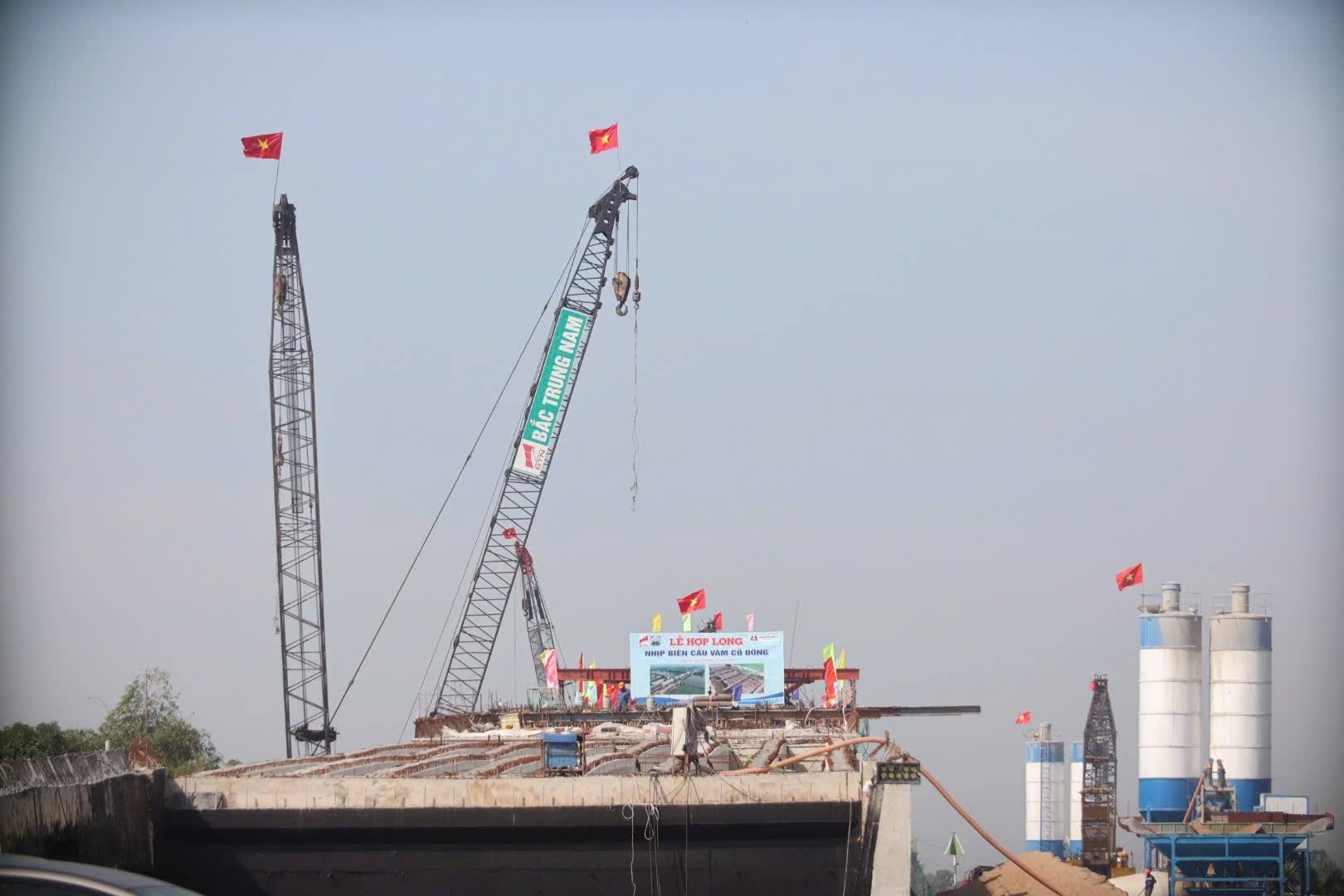 Khởi công đường gần 1.000 tỷ đồng ở Long An kết nối cửa khẩu quốc gia- Ảnh 2. Khởi công đường gần 1.000 tỷ đồng ở Long An kết nối cửa khẩu quốc gia- Ảnh 2.