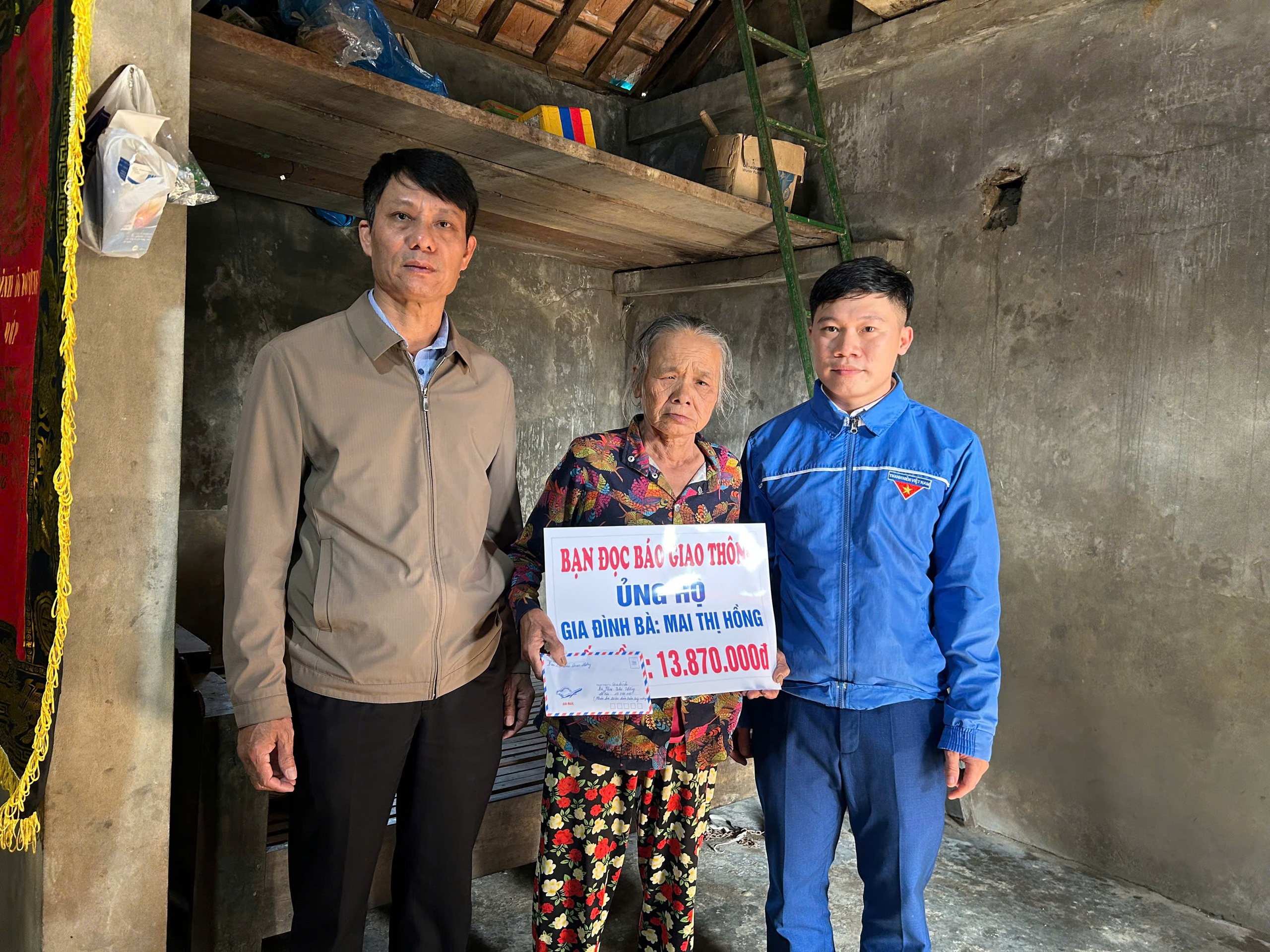 B&aacute;o Giao th&ocirc;ng trao gần 35 triệu cho gia đ&igrave;nh c&oacute; nạn nh&acirc;n tử vong v&igrave; TNGT- Ảnh 1.