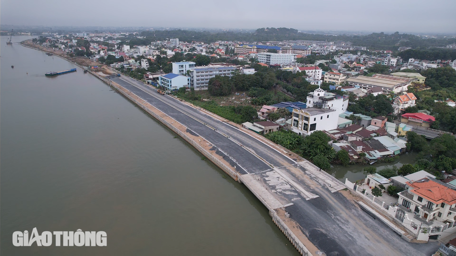 Có 99% mặt bằng, đường ven sông Đồng Nai tăng tốc vào chặng đua cuối- Ảnh 14. Có 99% mặt bằng, đường ven sông Đồng Nai tăng tốc vào chặng đua cuối- Ảnh 14.