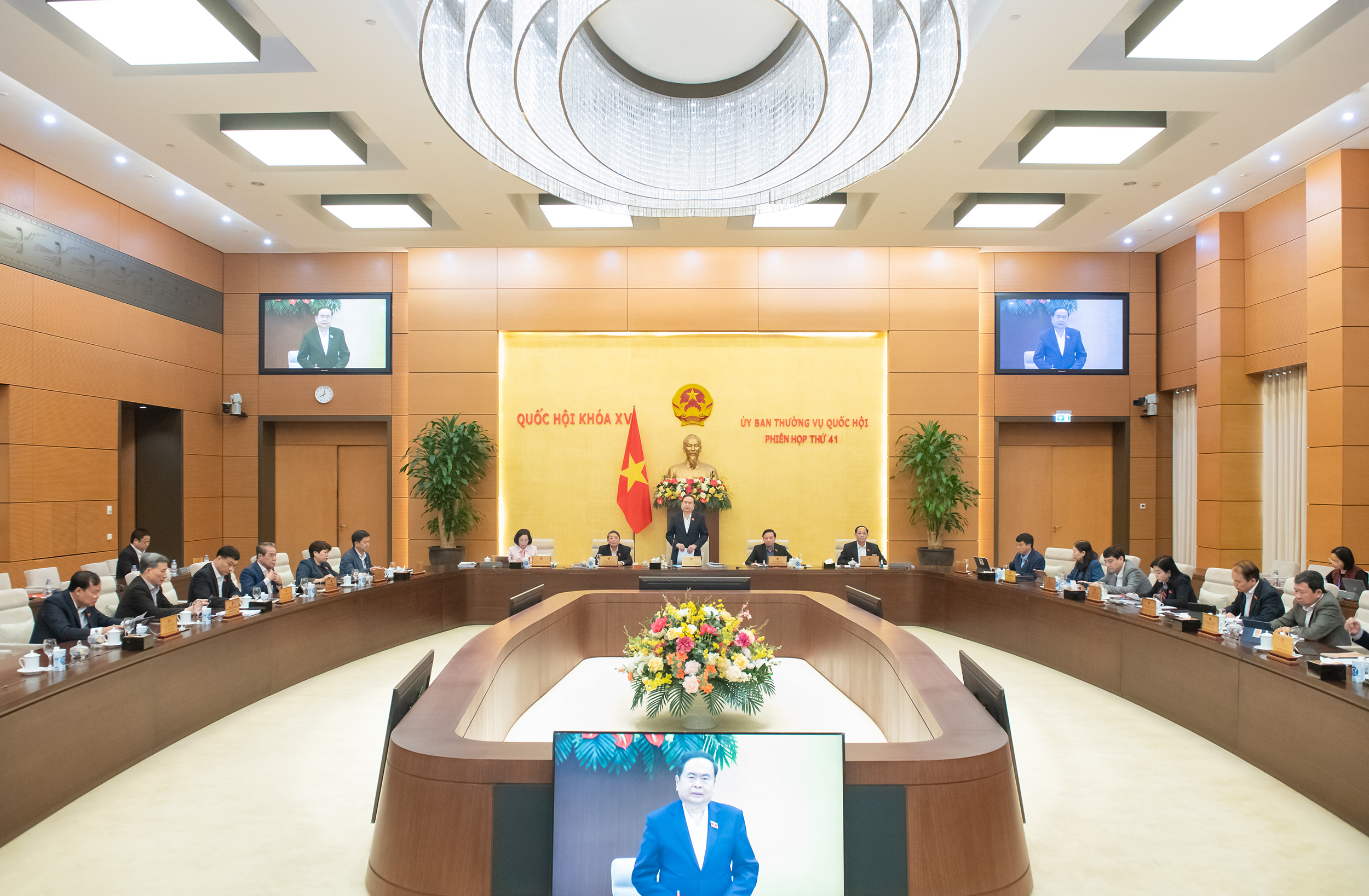 Cử tri mong sớm c&oacute; bộ m&aacute;y tinh gọn, hiệu quả để đưa đất nước bứt ph&aacute;- Ảnh 2.