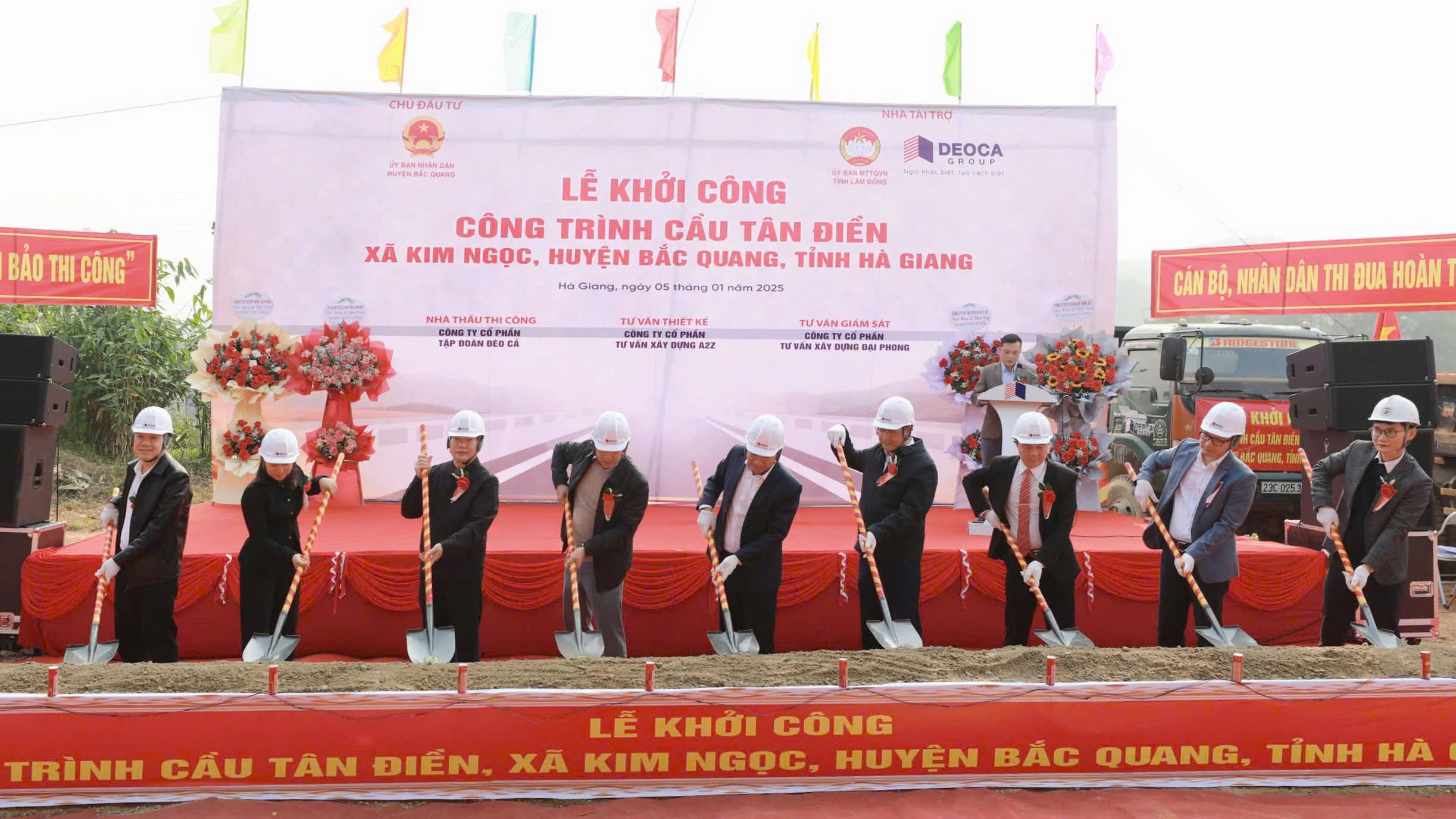 Đ&egrave;o Cả chung tay l&agrave;m cầu mới, x&oacute;a cầu treo xuống cấp ở H&agrave; Giang- Ảnh 1.