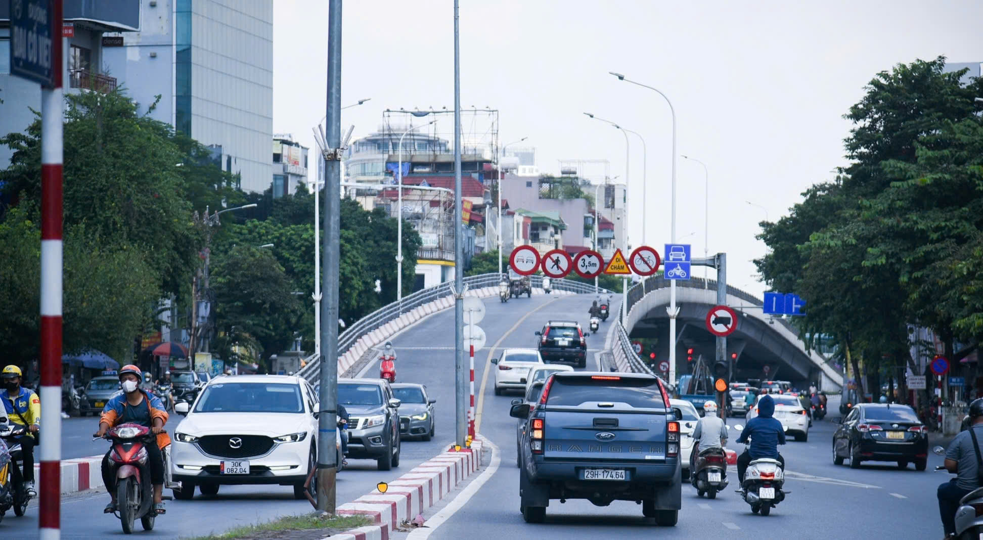 H&agrave; Nội: Đề xuất x&acirc;y mới 5 cầu vượt nhẹ- Ảnh 1.