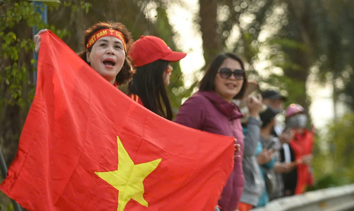 Đội tuyển Việt Nam mang vinh quang về nước, triệu trái tim đón chờ- Ảnh 9. Đội tuyển Việt Nam mang vinh quang về nước, triệu trái tim đón chờ- Ảnh 9.