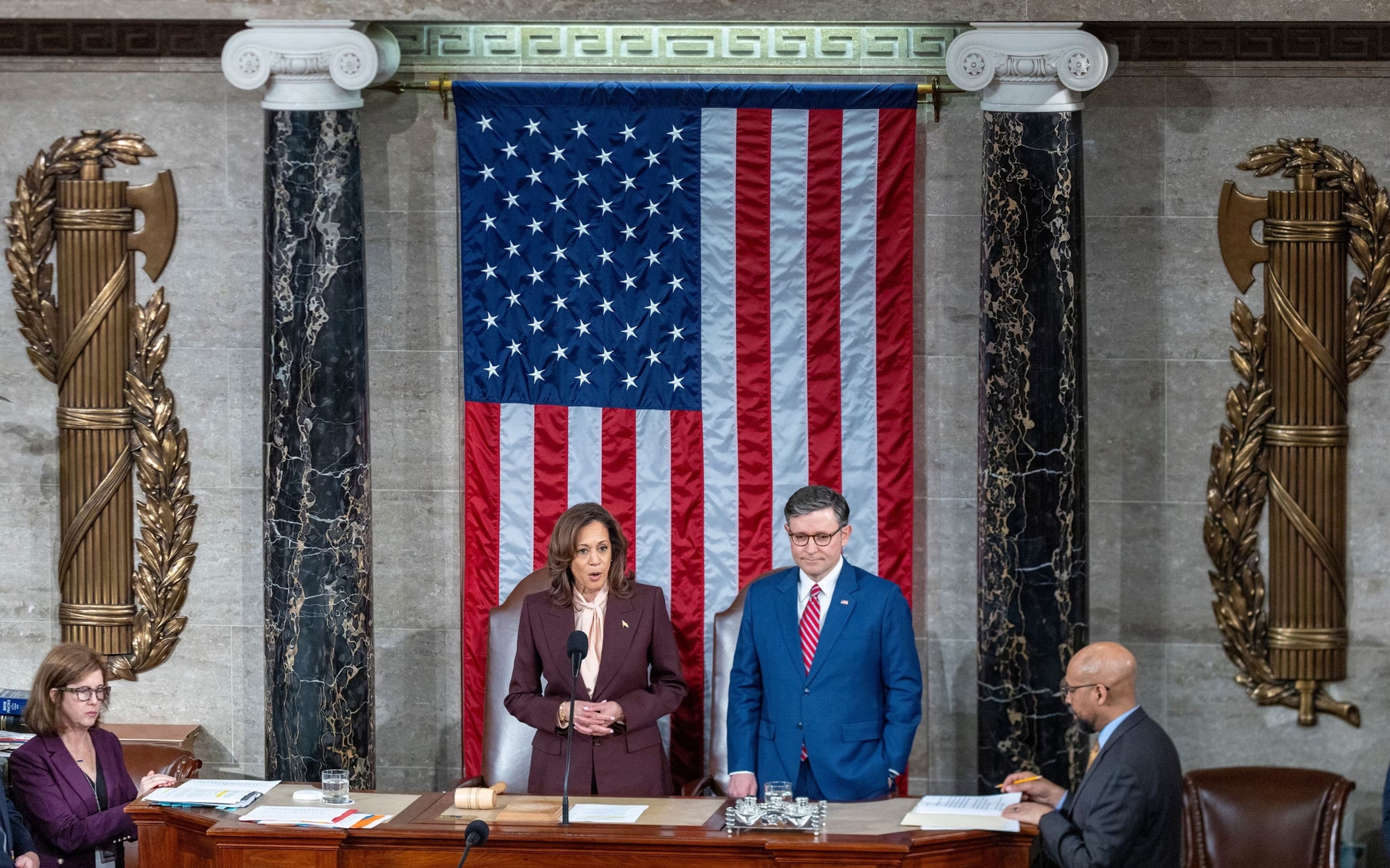 Ông Trump úp mở khả năng dùng vũ lực, kinh tế kiểm soát kênh đào Panama, Greenland- Ảnh 4. Quốc hội Mỹ xác nhận ông Donald Trump thắng cử Tổng thống