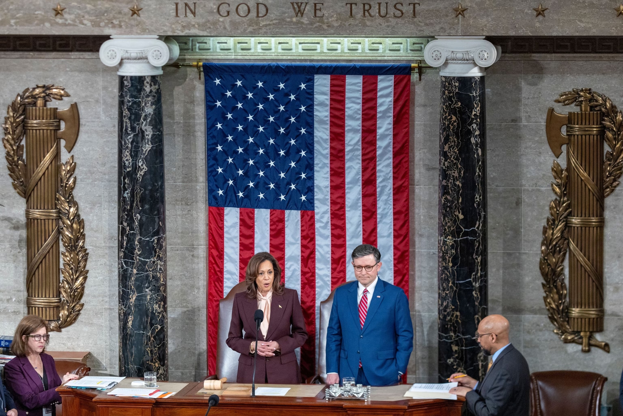 Quốc hội Mỹ x&aacute;c nhận &ocirc;ng Donald Trump thắng cử Tổng thống- Ảnh 1.