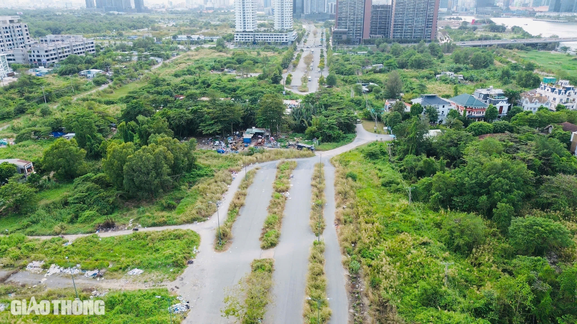 V&igrave; sao 10 năm chưa l&agrave;m xong 4 tuyến đường ở Thủ Thi&ecirc;m?- Ảnh 2.