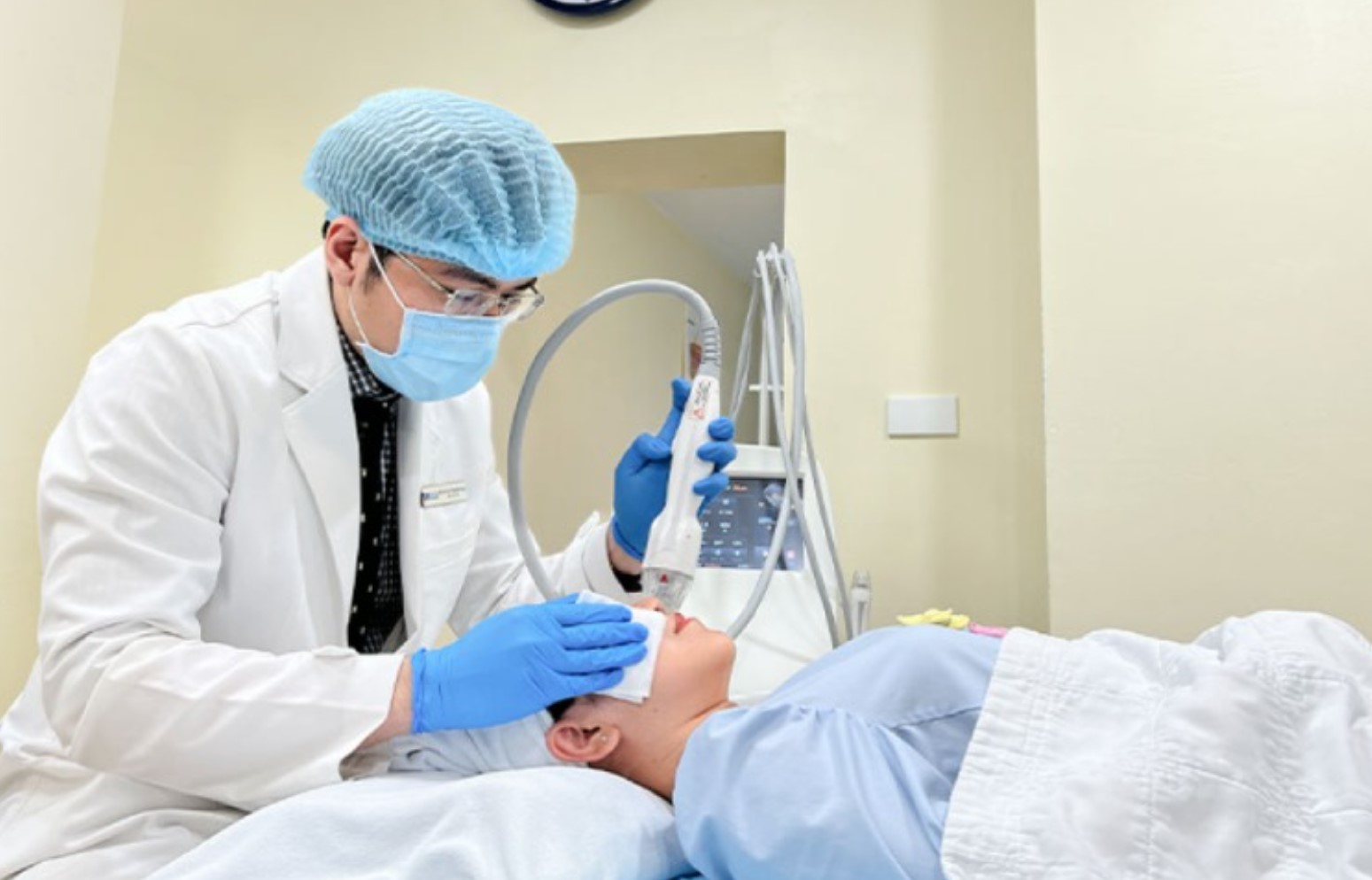 Vào mùa Việt kiều về nước làm đẹp, chuyên gia thẩm mỹ đặc biệt khuyến cáo điều gì?- Ảnh 1. Vào mùa Việt kiều về nước làm đẹp, chuyên gia thẩm mỹ đặc biệt khuyến cáo điều gì?- Ảnh 1.