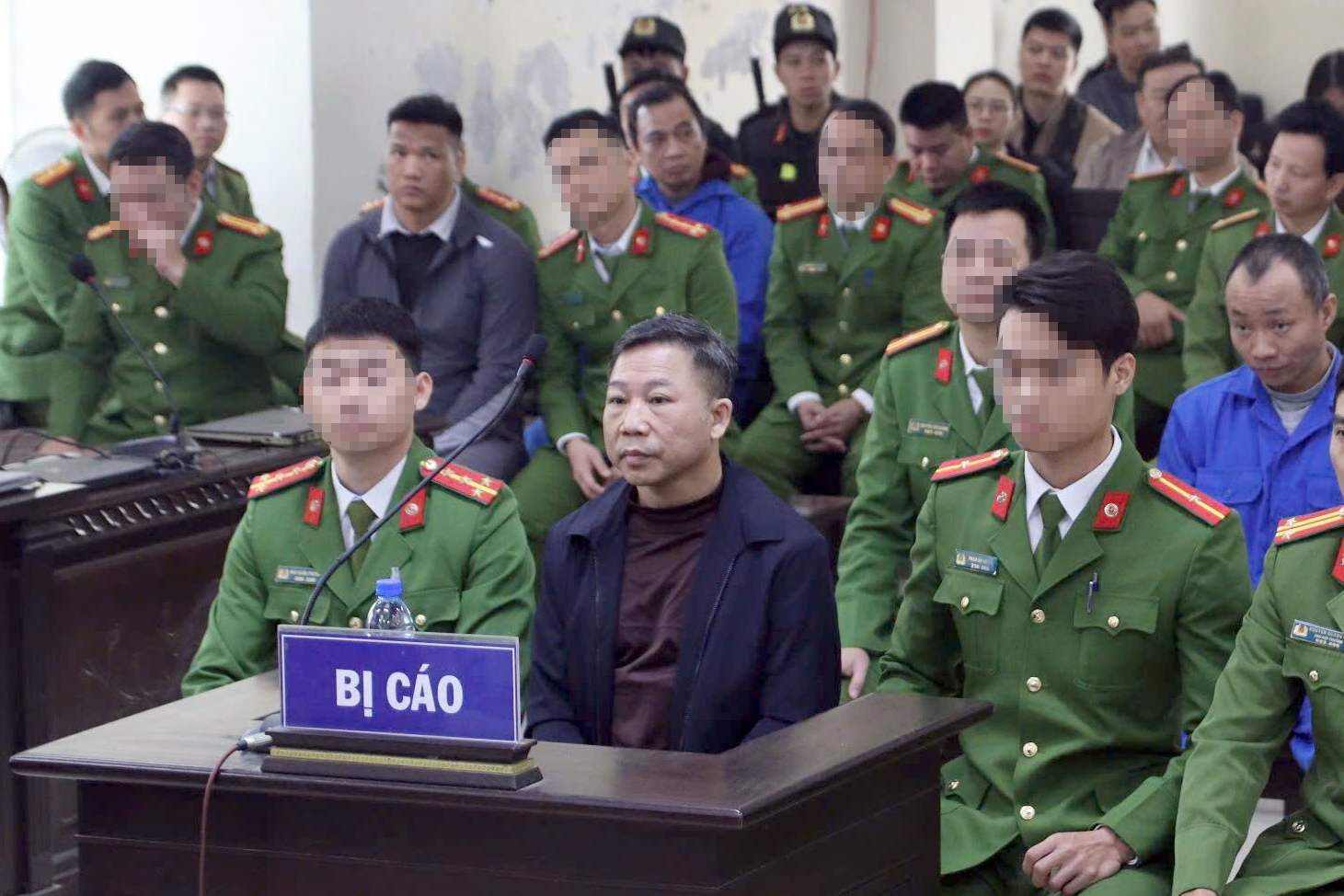 Hình ảnh bị cáo Lưu Bình Nhưỡng, Lê Thanh Vân hầu tòa ở Thái Bình- Ảnh 1. Hình ảnh bị cáo Lưu Bình Nhưỡng, Lê Thanh Vân hầu tòa ở Thái Bình- Ảnh 1.