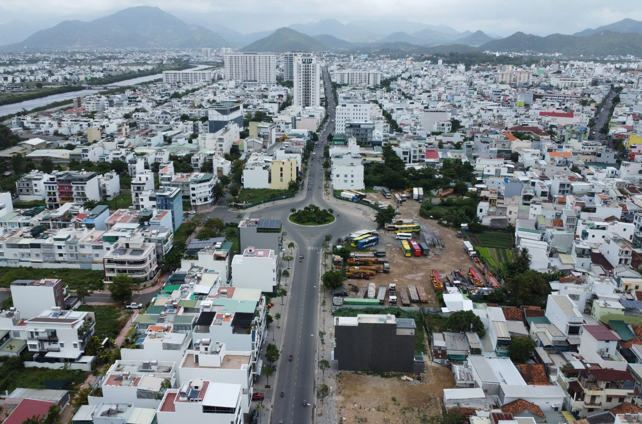 Nha Trang r&agrave; so&aacute;t biển b&aacute;o giao th&ocirc;ng sau khi th&aacute;o dỡ 2 biển b&aacute;o lạ- Ảnh 3.