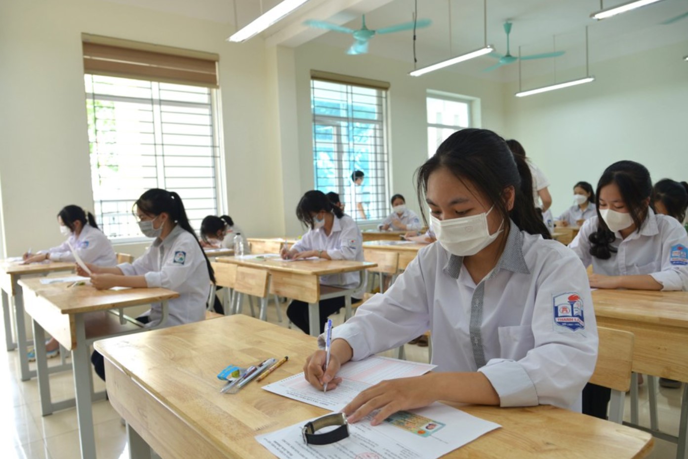 Từ 2025, chốt 3 m&ocirc;n thi v&agrave;o lớp 10, x&eacute;t tuyển v&agrave;o lớp 6- Ảnh 1.