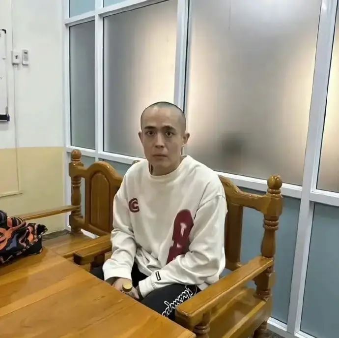 Diễn vi&ecirc;n Trung Quốc kể lại trải nghiệm kinh ho&agrave;ng khi bị bắt c&oacute;c ở Th&aacute;i Lan- Ảnh 1.