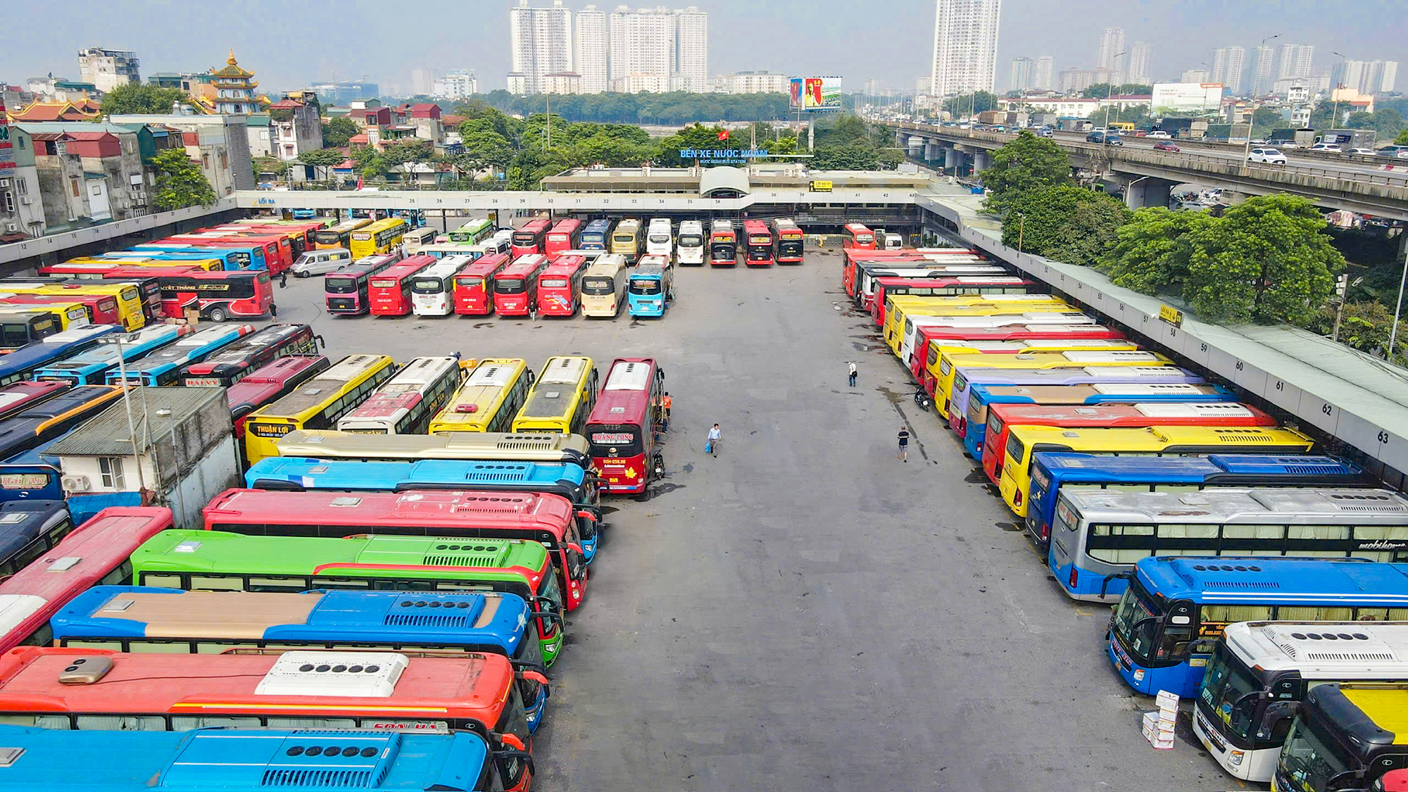 Nhiều tuyến xe kh&aacute;ch &ldquo;ch&aacute;y&rdquo; v&eacute; dịp Tết- Ảnh 2.