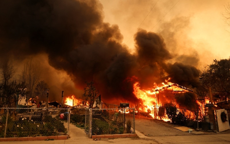 Ch&aacute;y rừng ở California, Mỹ: 100.000 người phải sơ t&aacute;n, &iacute;t nhất 5 người thiệt mạng