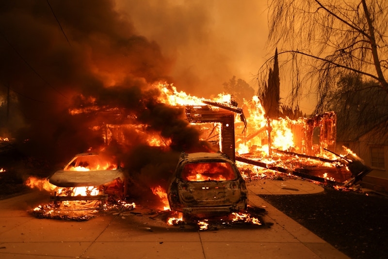 Ch&aacute;y rừng ở California, Mỹ: 100.000 người phải sơ t&aacute;n, &iacute;t nhất 5 người thiệt mạng- Ảnh 3.