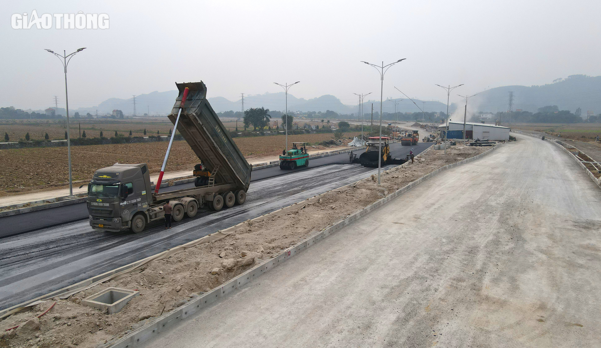 Nỗ lực th&ocirc;ng tuyến h&agrave;nh lang Đ&ocirc;ng T&acirc;y 3.600 tỷ ở H&agrave; Nam trước tết Nguy&ecirc;n đ&aacute;n- Ảnh 7.
