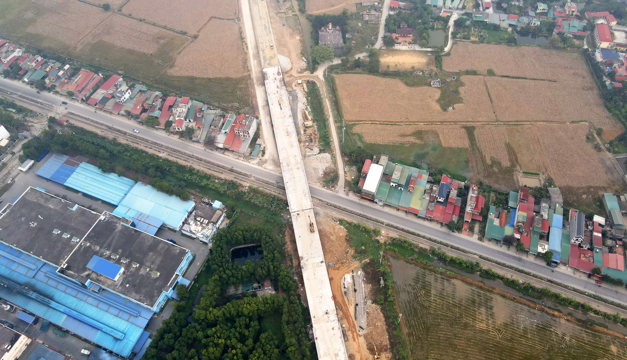 Nỗ lực th&ocirc;ng tuyến h&agrave;nh lang Đ&ocirc;ng T&acirc;y 3.600 tỷ ở H&agrave; Nam trước tết Nguy&ecirc;n đ&aacute;n- Ảnh 12.