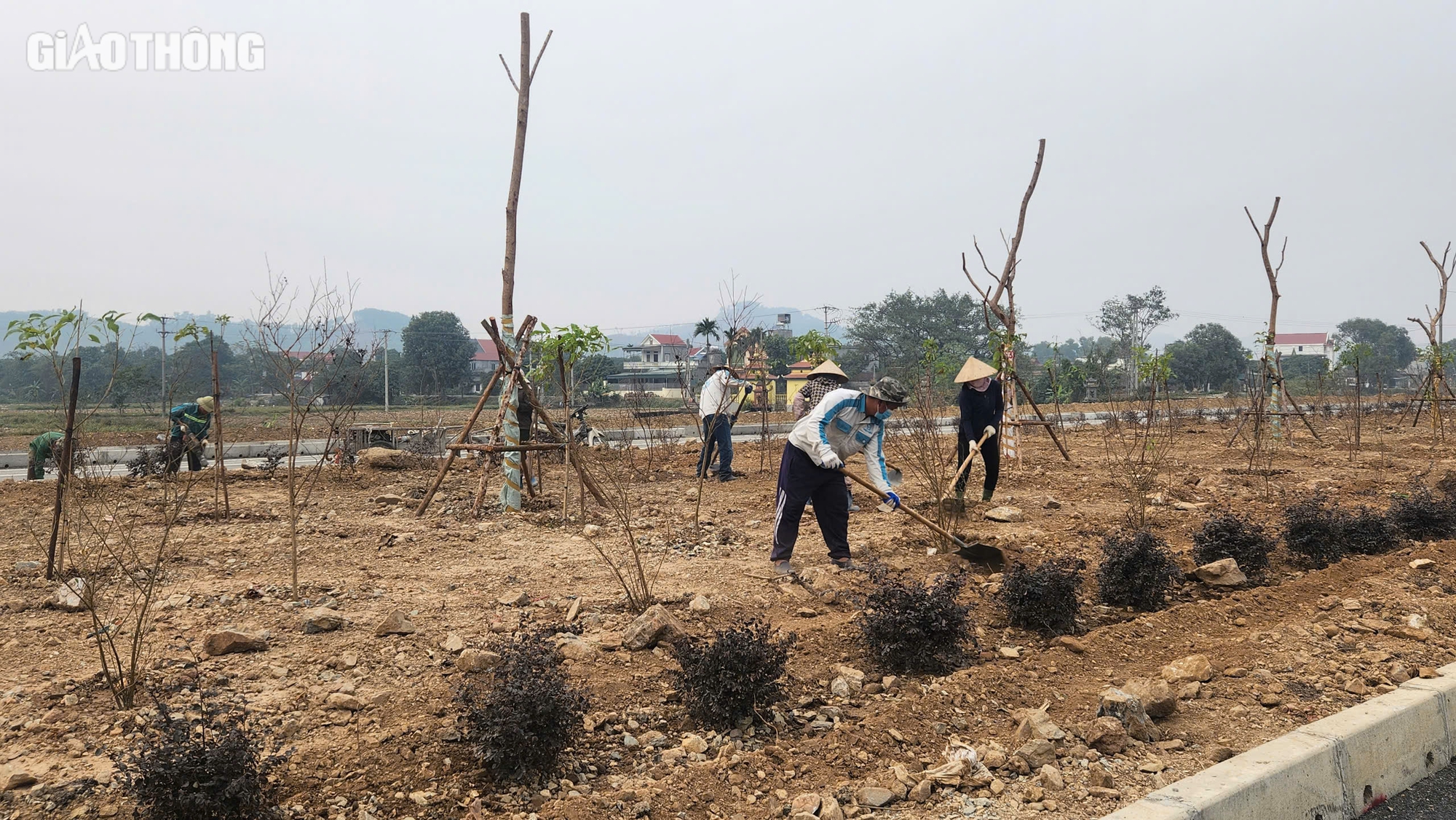 Nỗ lực th&ocirc;ng tuyến h&agrave;nh lang Đ&ocirc;ng T&acirc;y 3.600 tỷ ở H&agrave; Nam trước tết Nguy&ecirc;n đ&aacute;n- Ảnh 3.