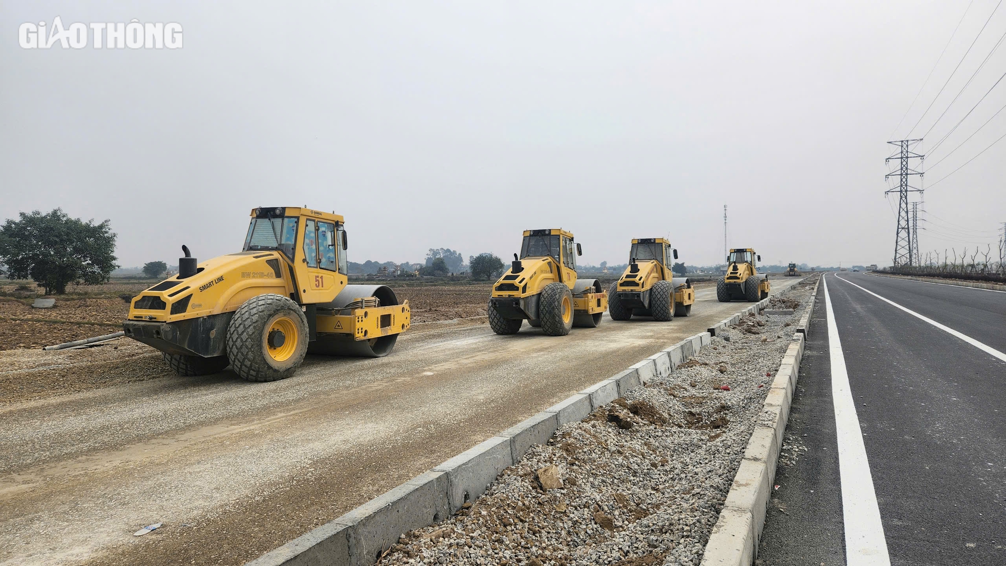 Nỗ lực th&ocirc;ng tuyến h&agrave;nh lang Đ&ocirc;ng T&acirc;y 3.600 tỷ ở H&agrave; Nam trước tết Nguy&ecirc;n đ&aacute;n- Ảnh 2.