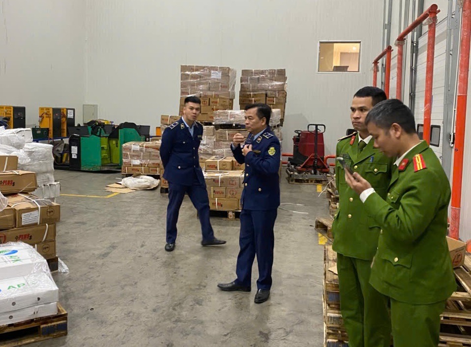 Ph&aacute;t hiện hơn 10 tấn nội tạng h&ocirc;i thối chuẩn bị "bung" ra phục vụ thị trường Tết- Ảnh 1.