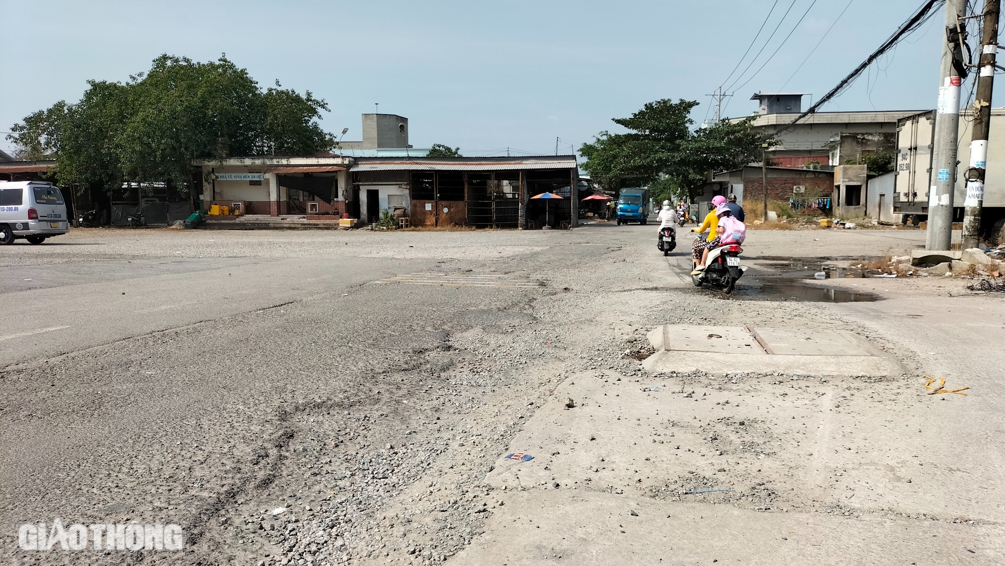 Sớm sửa chữa đường d&acirc;n sinh đi v&agrave;o bến xe Bạc Li&ecirc;u- Ảnh 3.