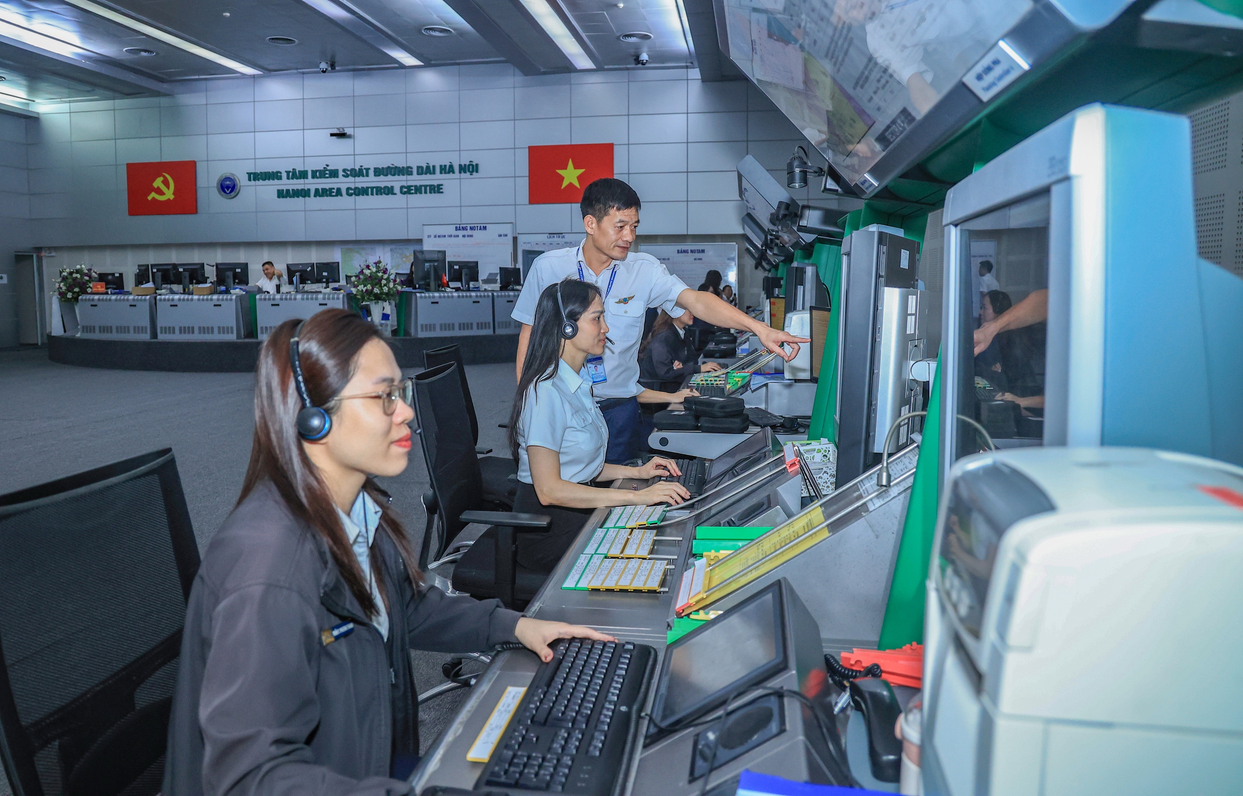 Kh&aacute;m ph&aacute; "bộ n&atilde;o" điều h&agrave;nh gần 2.000 chuyến bay mỗi ng&agrave;y- Ảnh 3.