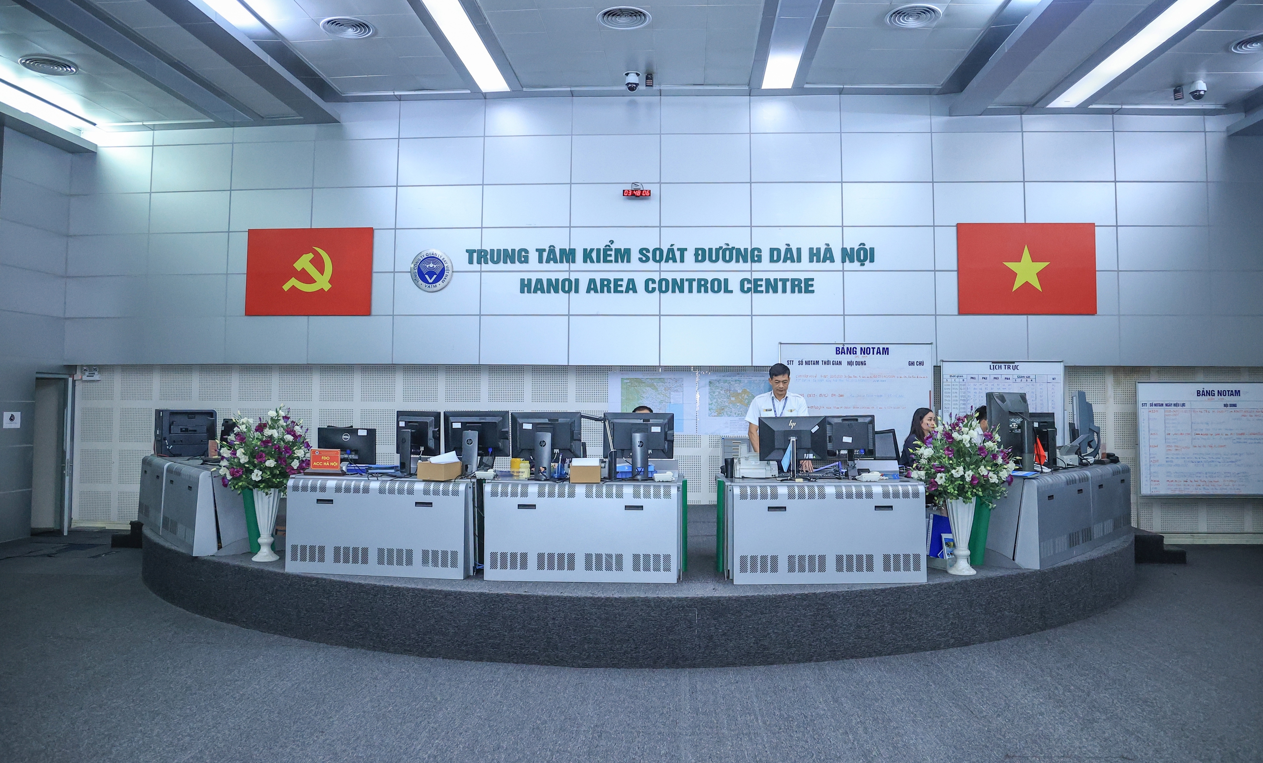 Kh&aacute;m ph&aacute; "bộ n&atilde;o" điều h&agrave;nh gần 2.000 chuyến bay mỗi ng&agrave;y- Ảnh 1.