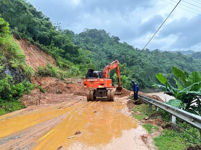 97 vị tr&iacute; &aacute;ch tắc giao th&ocirc;ng sau b&atilde;o số 10 sẽ được th&ocirc;ng xe trong ng&agrave;y 2/10- Ảnh 1.