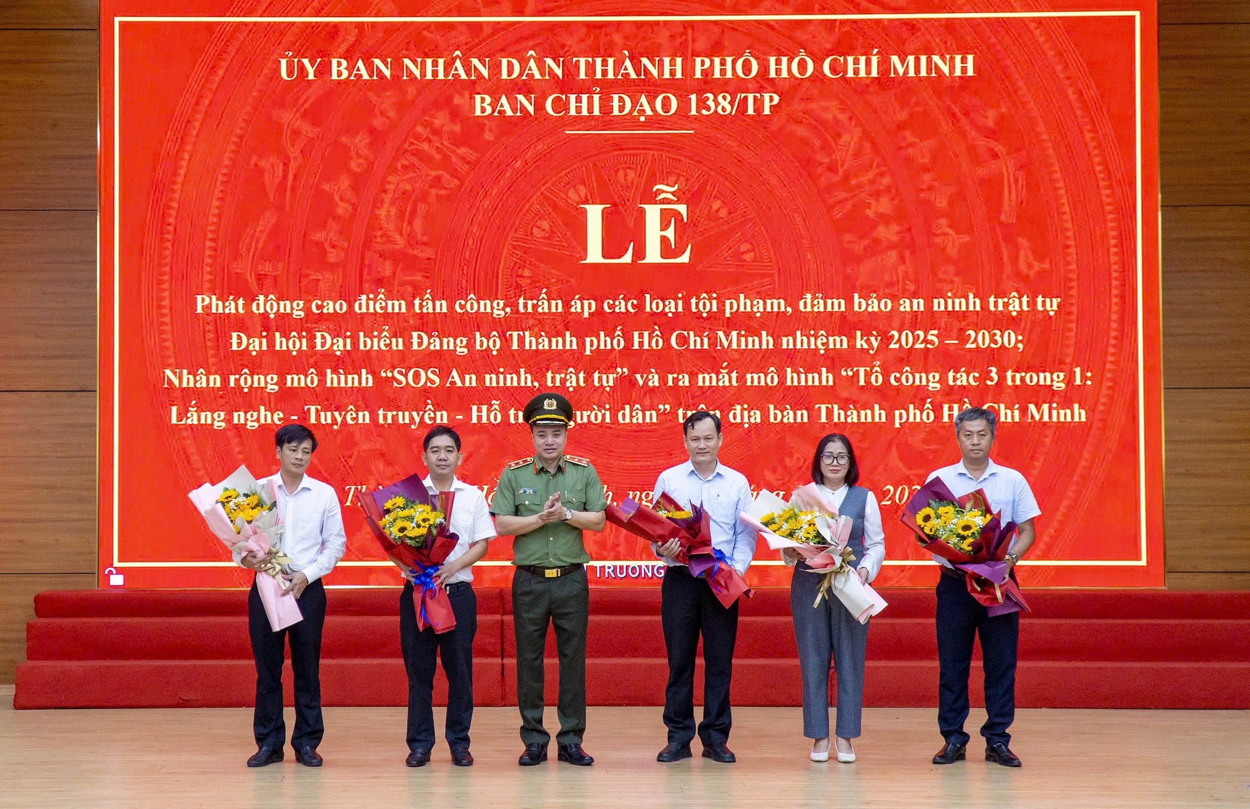 TP.HCM: Mở cao điểm trấn &aacute;p tội phạm, ra mắt tổ c&ocirc;ng t&aacute;c 3 trong 1 v&agrave; SOS an ninh, trật tự- Ảnh 2.