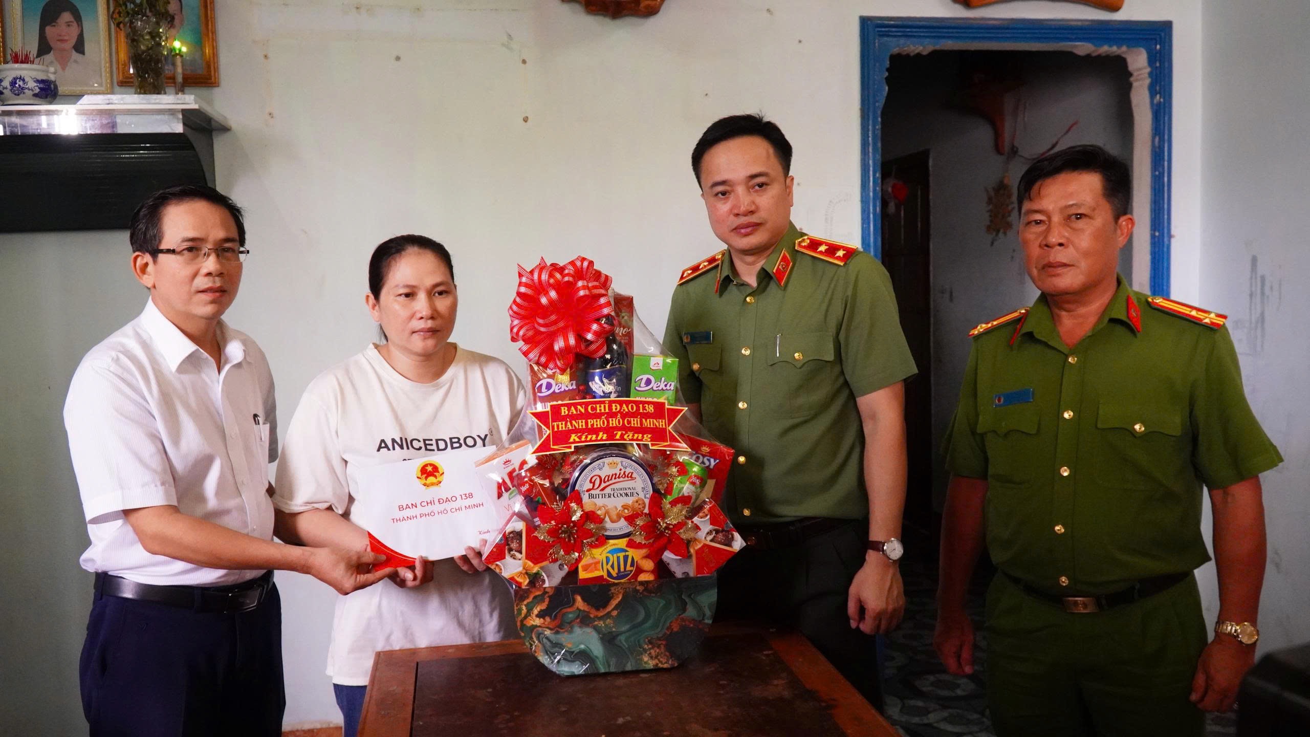 TP.HCM: Mở cao điểm trấn &aacute;p tội phạm, ra mắt tổ c&ocirc;ng t&aacute;c 3 trong 1 v&agrave; SOS an ninh, trật tự- Ảnh 5.