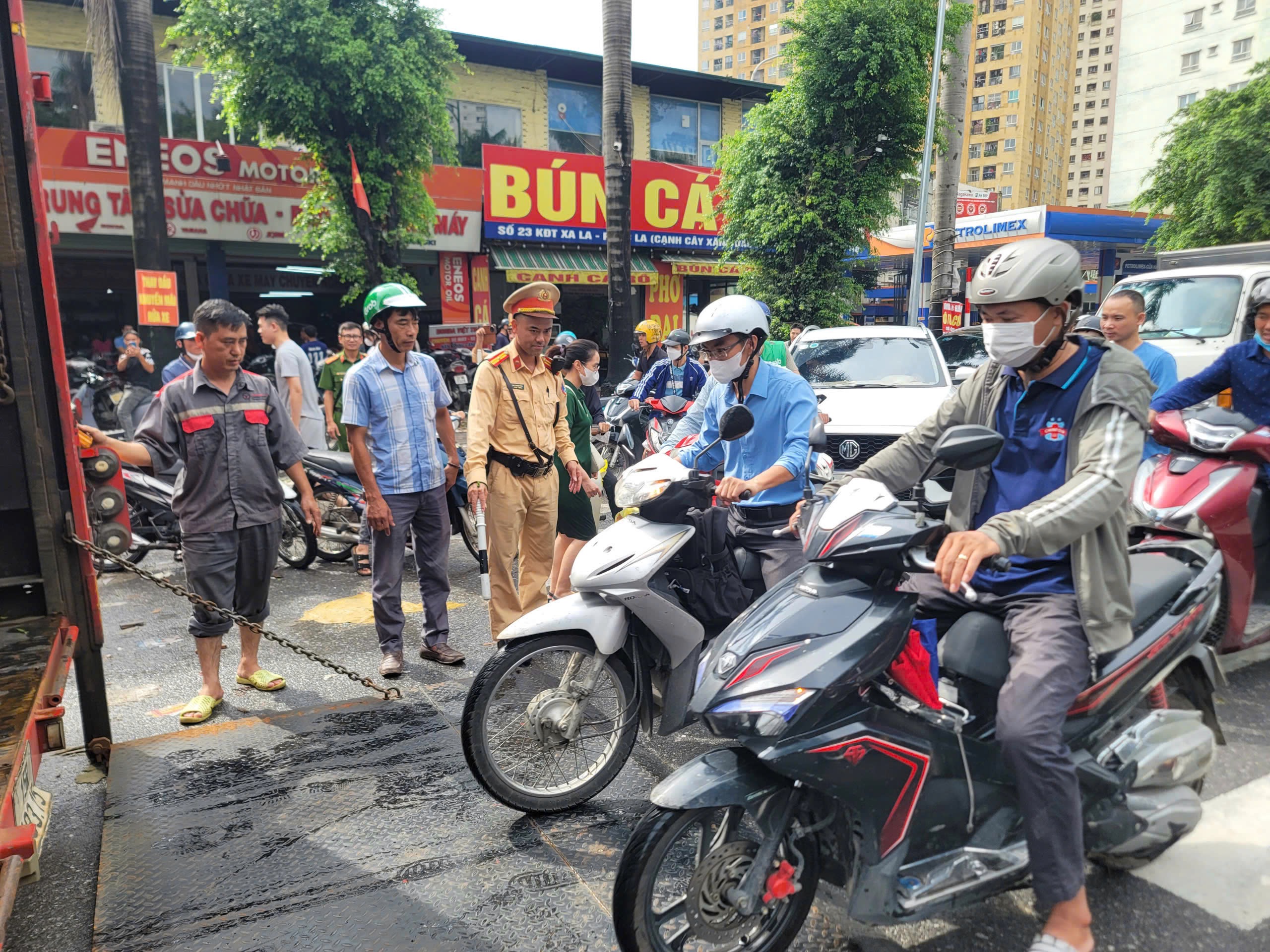 H&agrave; Nội căng m&igrave;nh hỗ trợ người d&acirc;n khắc phục hậu quả mưa b&atilde;o- Ảnh 2.