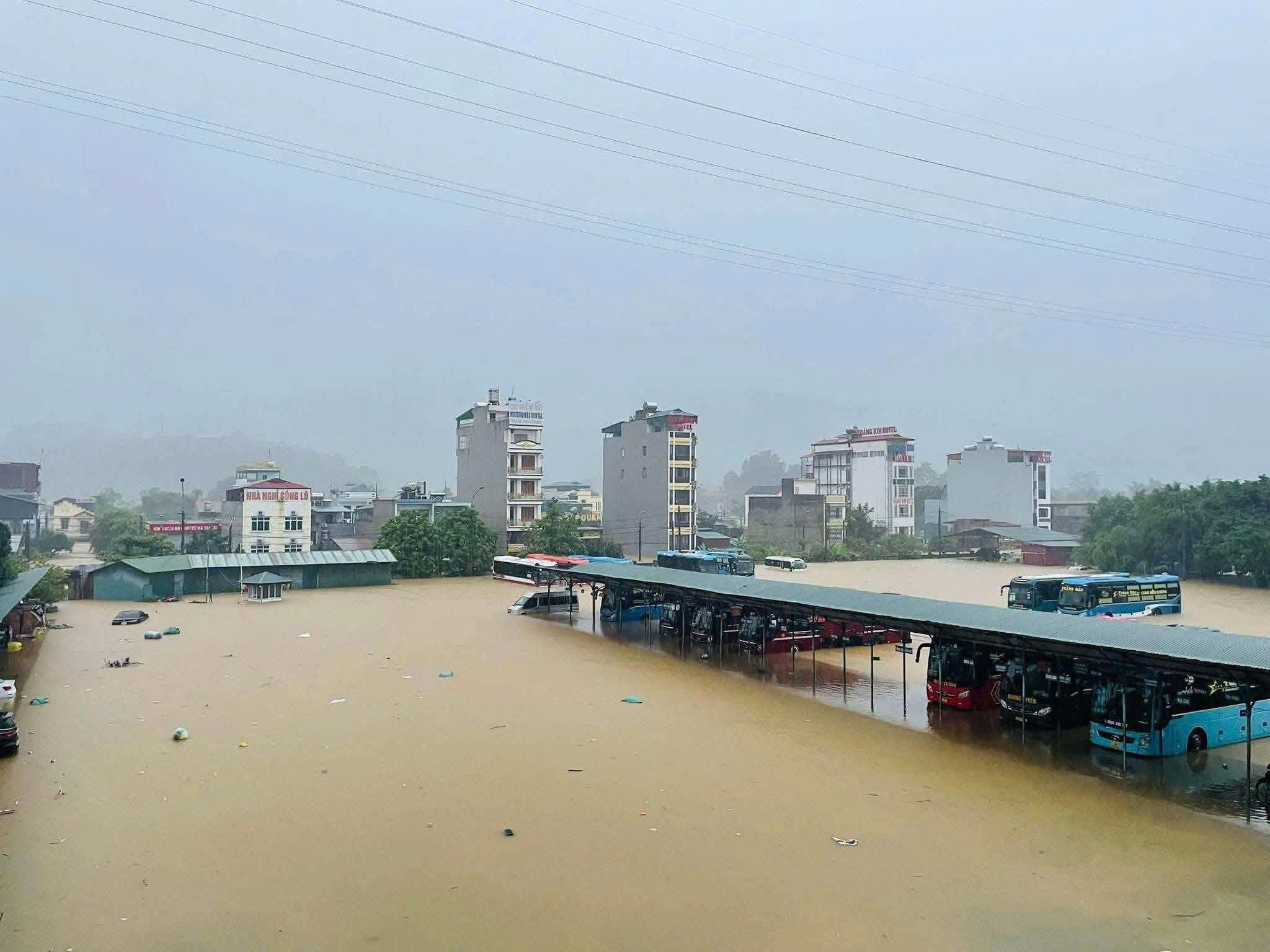 H&agrave;ng ngh&igrave;n hộ d&acirc;n ở Tuy&ecirc;n Quang phải di dời khẩn cấp do ngập lụt- Ảnh 3.